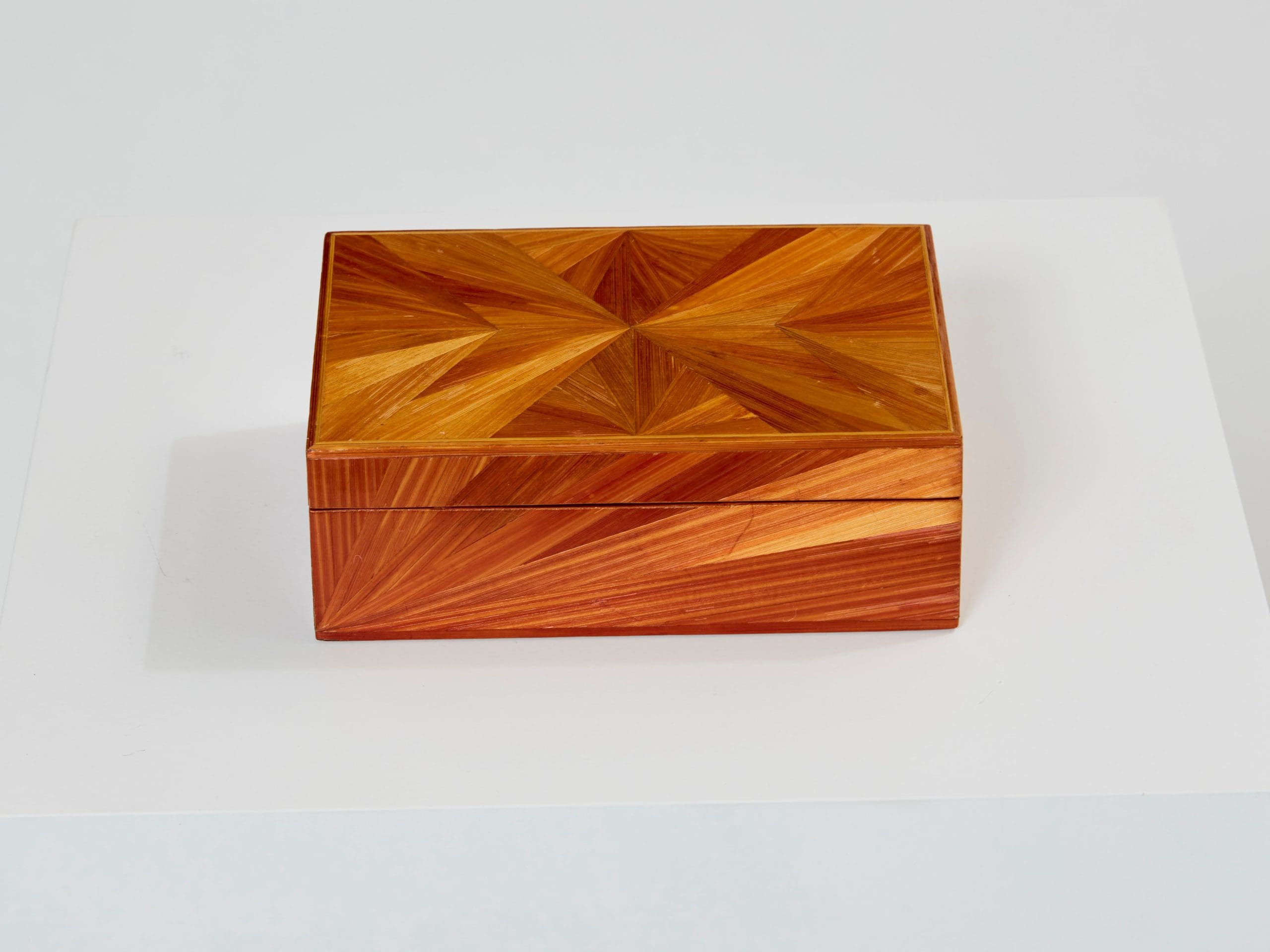 Coffret en marqueterie de paille Jean-Michel Frank des années 1930