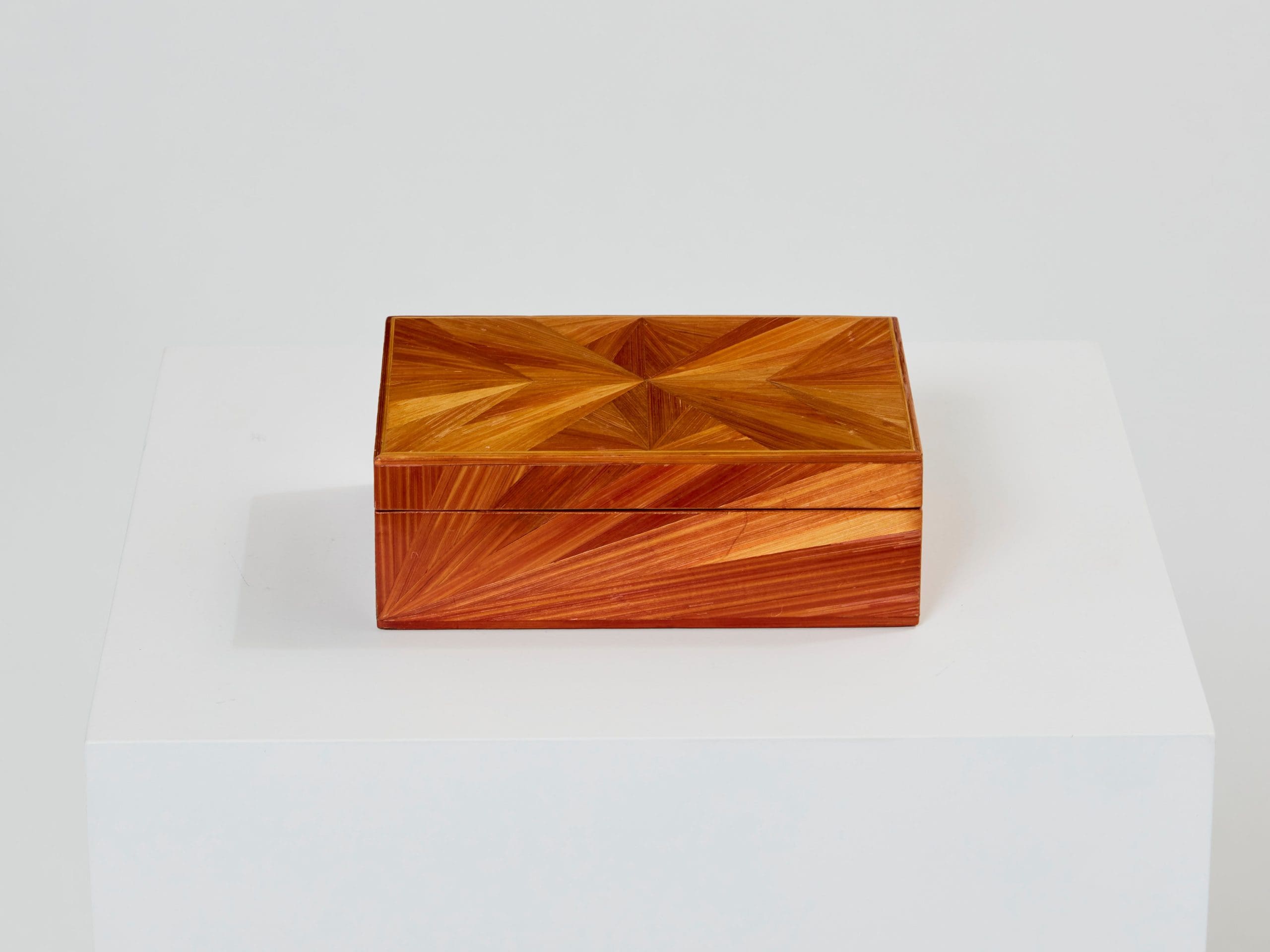 Coffret en marqueterie de paille Jean-Michel Frank des années 1930