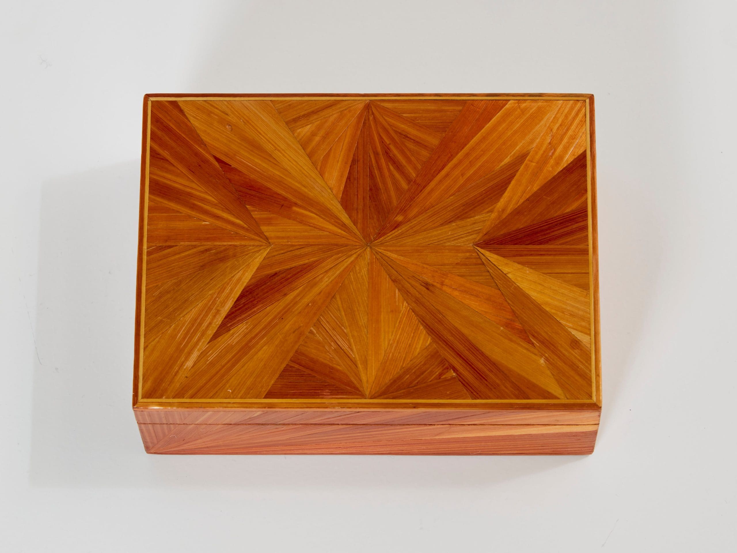 Coffret en marqueterie de paille Jean-Michel Frank des années 1930