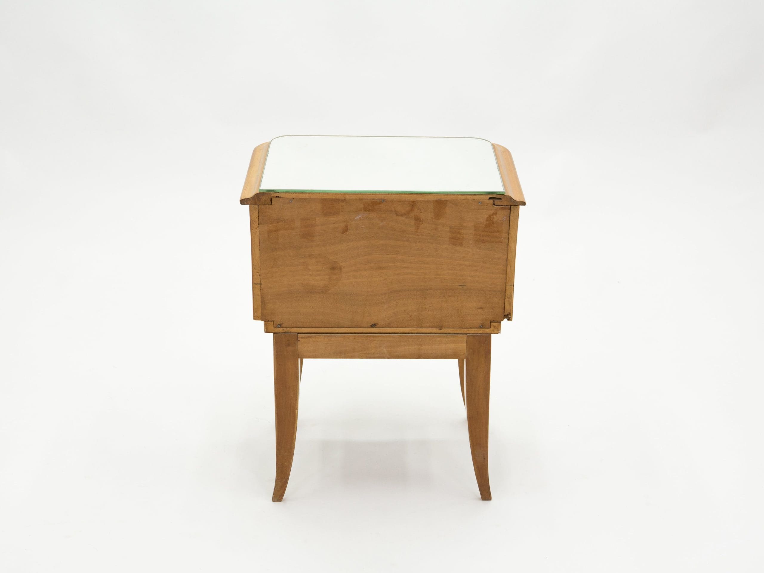 Paire de tables de chevet Art Déco en sycomore et laiton, Jean Pascaud