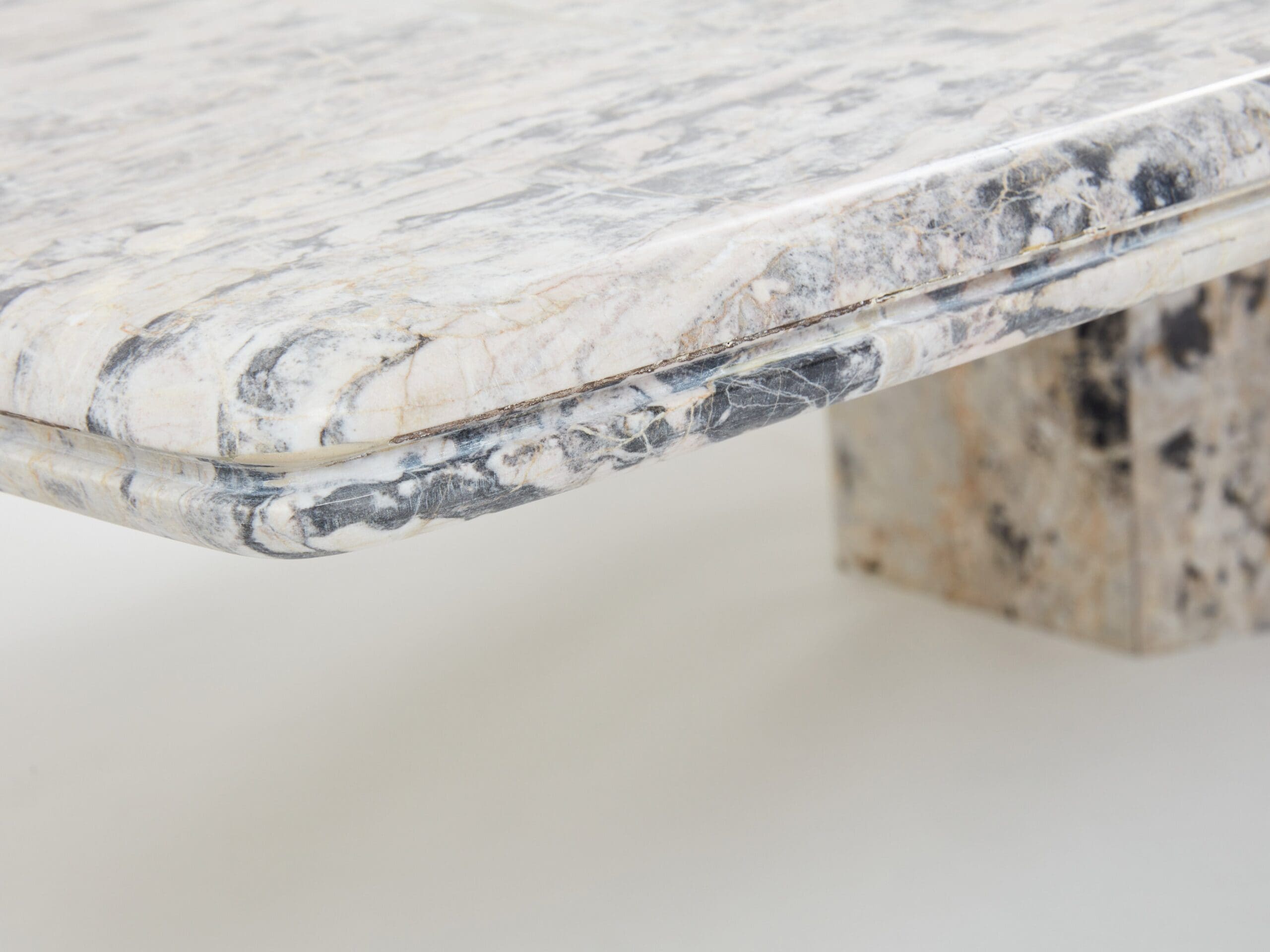 Table Basse en Marbre Sicilien Greige des Années 1970