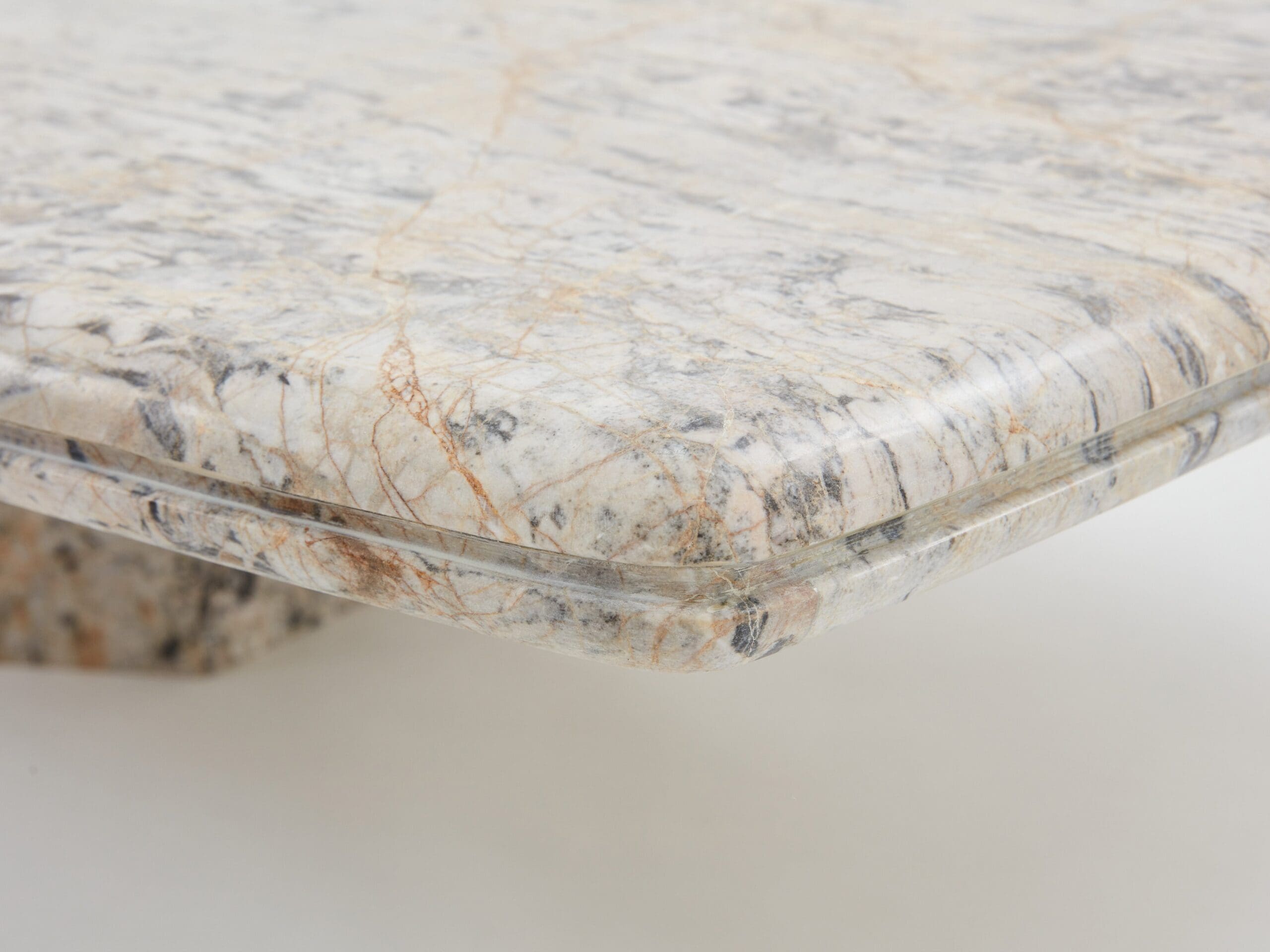 Table Basse en Marbre Sicilien Greige des Années 1970
