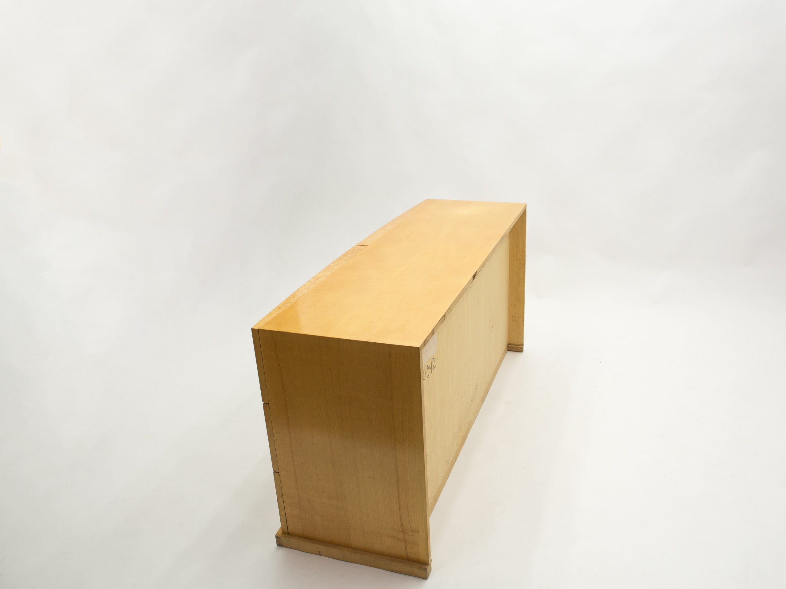 Grande Commode Art Déco Française en Sycomore avec Poignées en Laiton, Années 1940