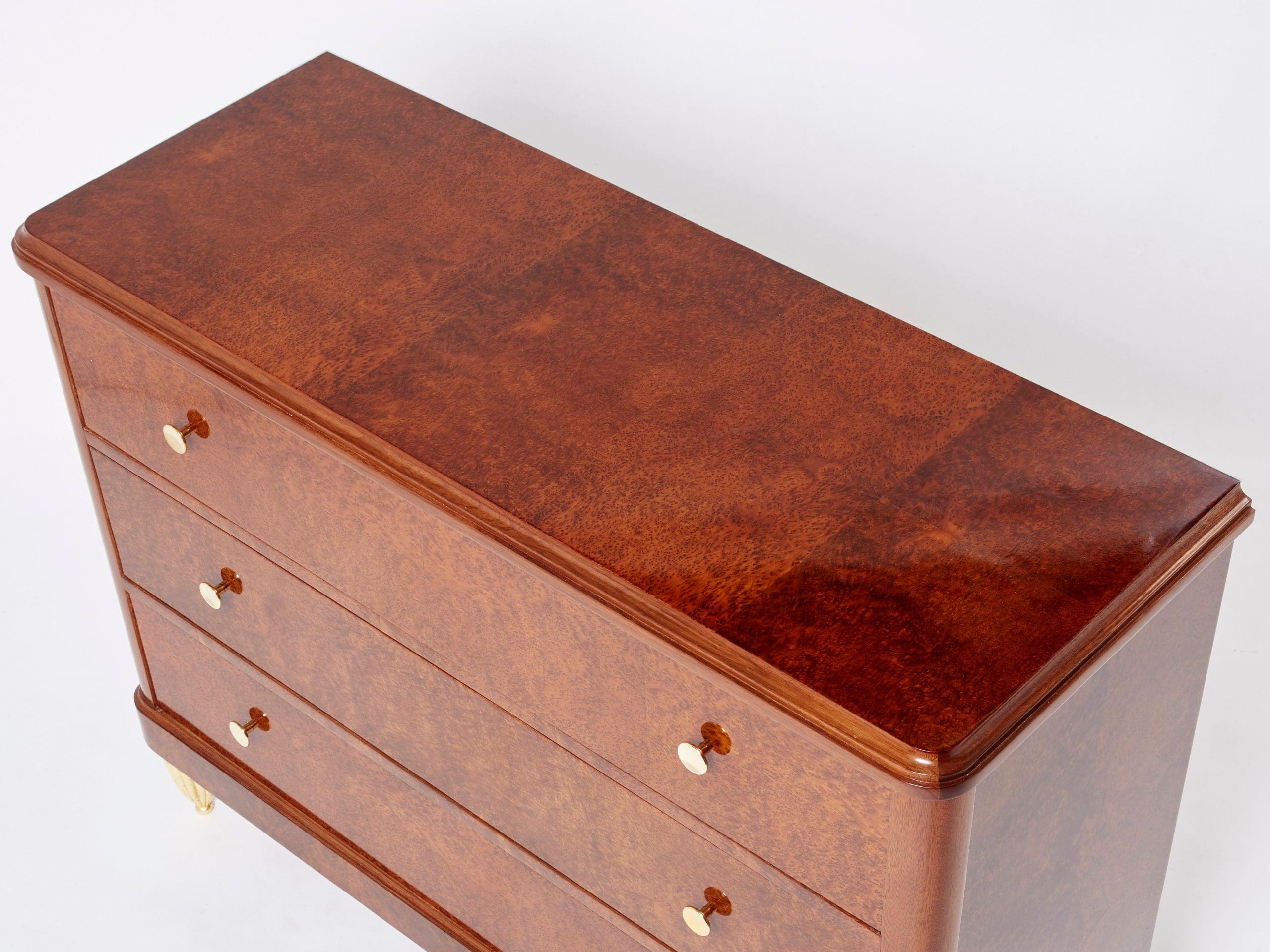 Commode Art Déco en Loupe d’Amboyne, Attribuée à Maurice Dufrène, Années 1940