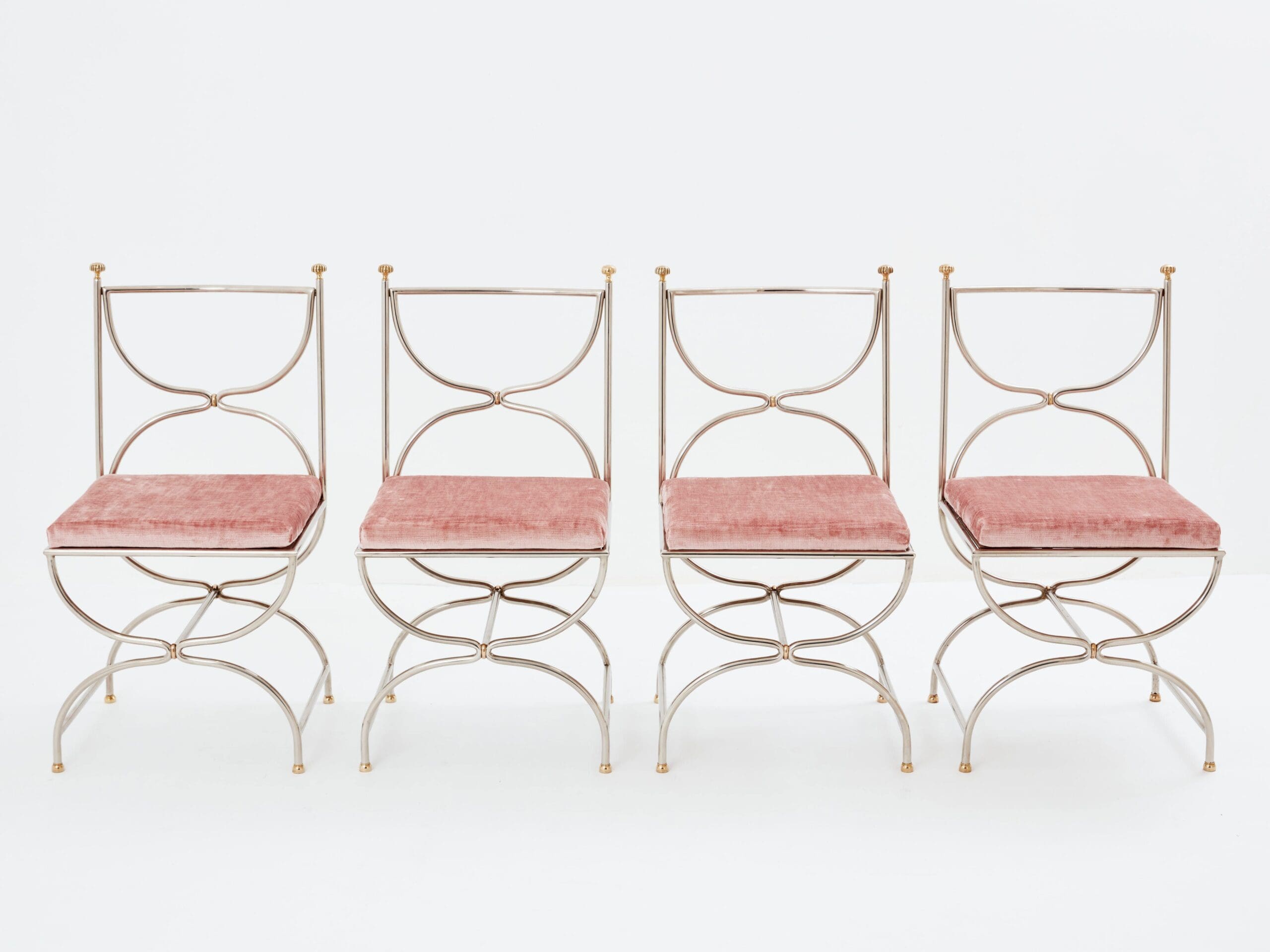 Ensemble de 12 chaises curule Maison Jansen, acier et laiton, années 1960