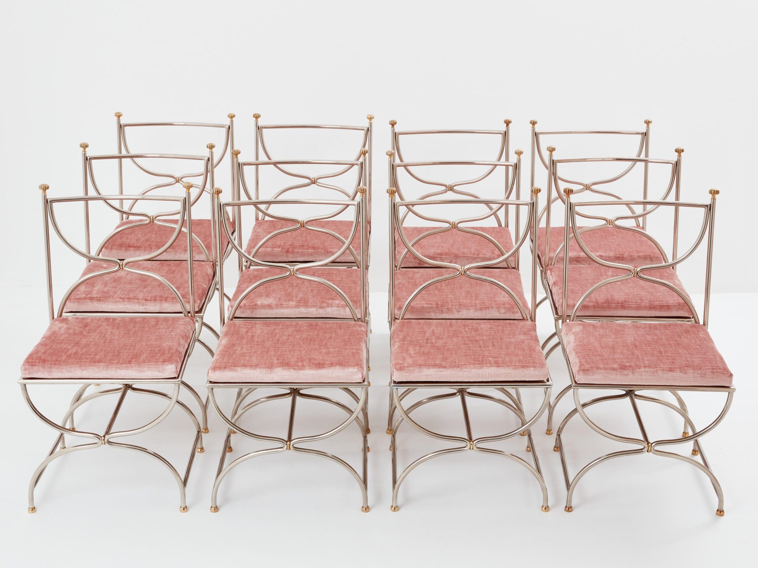 Ensemble de 12 chaises curule Maison Jansen, acier et laiton, années 1960