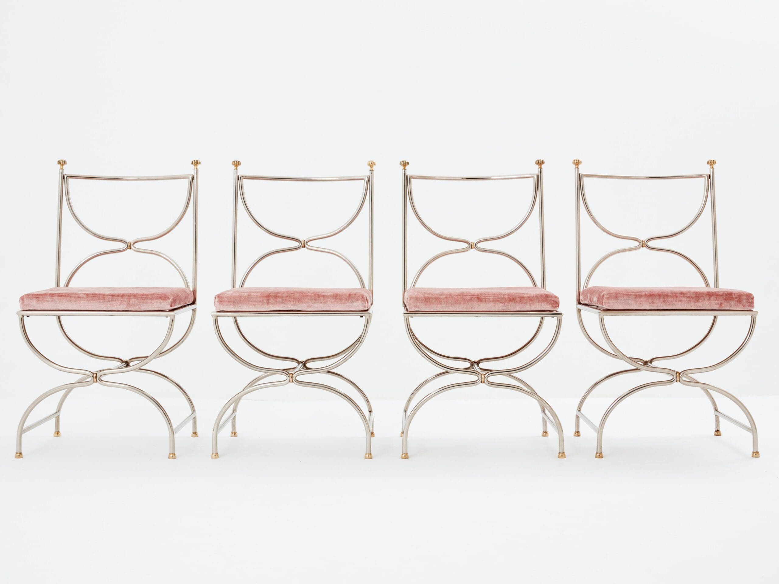 Ensemble de 12 chaises curule Maison Jansen, acier et laiton, années 1960