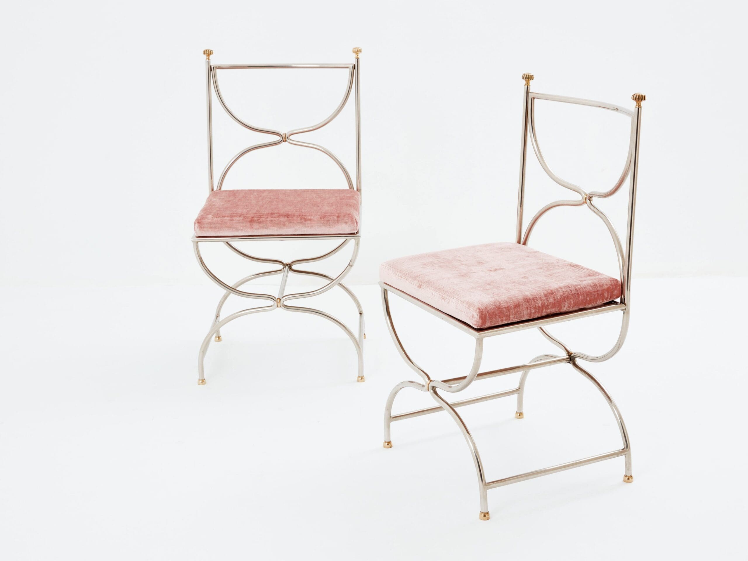 Ensemble de 12 chaises curule Maison Jansen, acier et laiton, années 1960