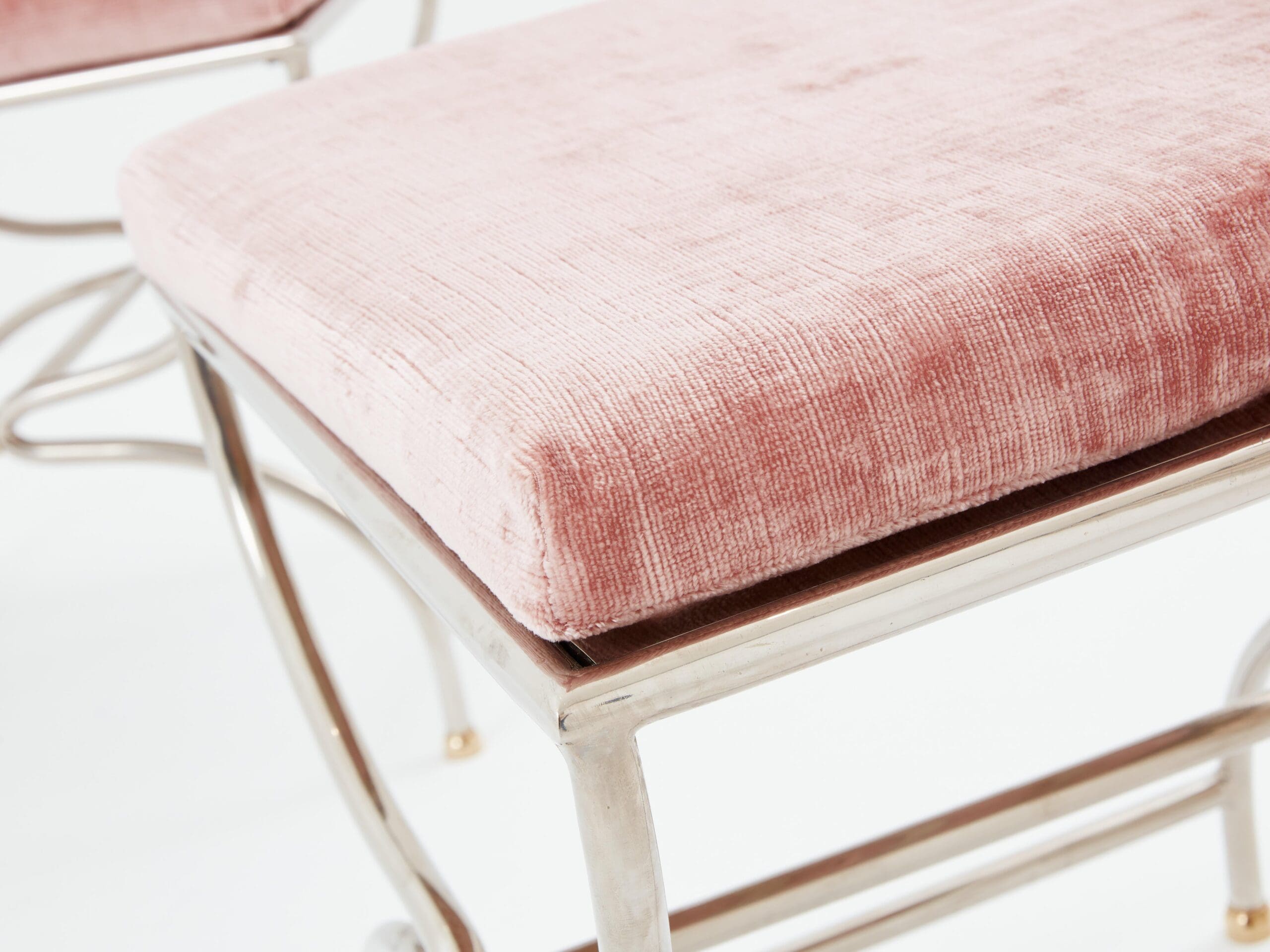 Ensemble de 12 chaises curule Maison Jansen, acier et laiton, années 1960