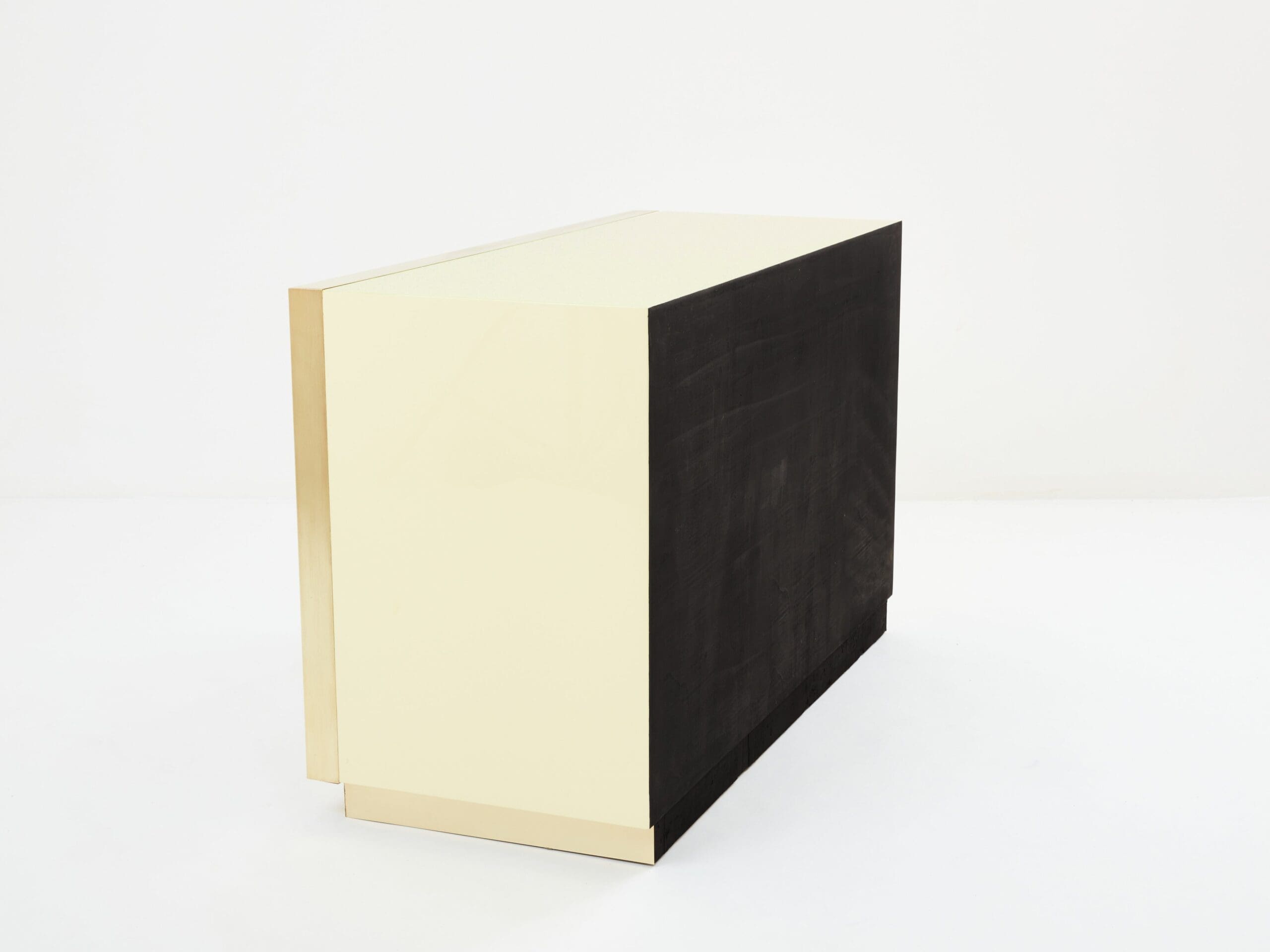 Commode en Laque Crème et Laiton par Maison Jansen, Années 1970