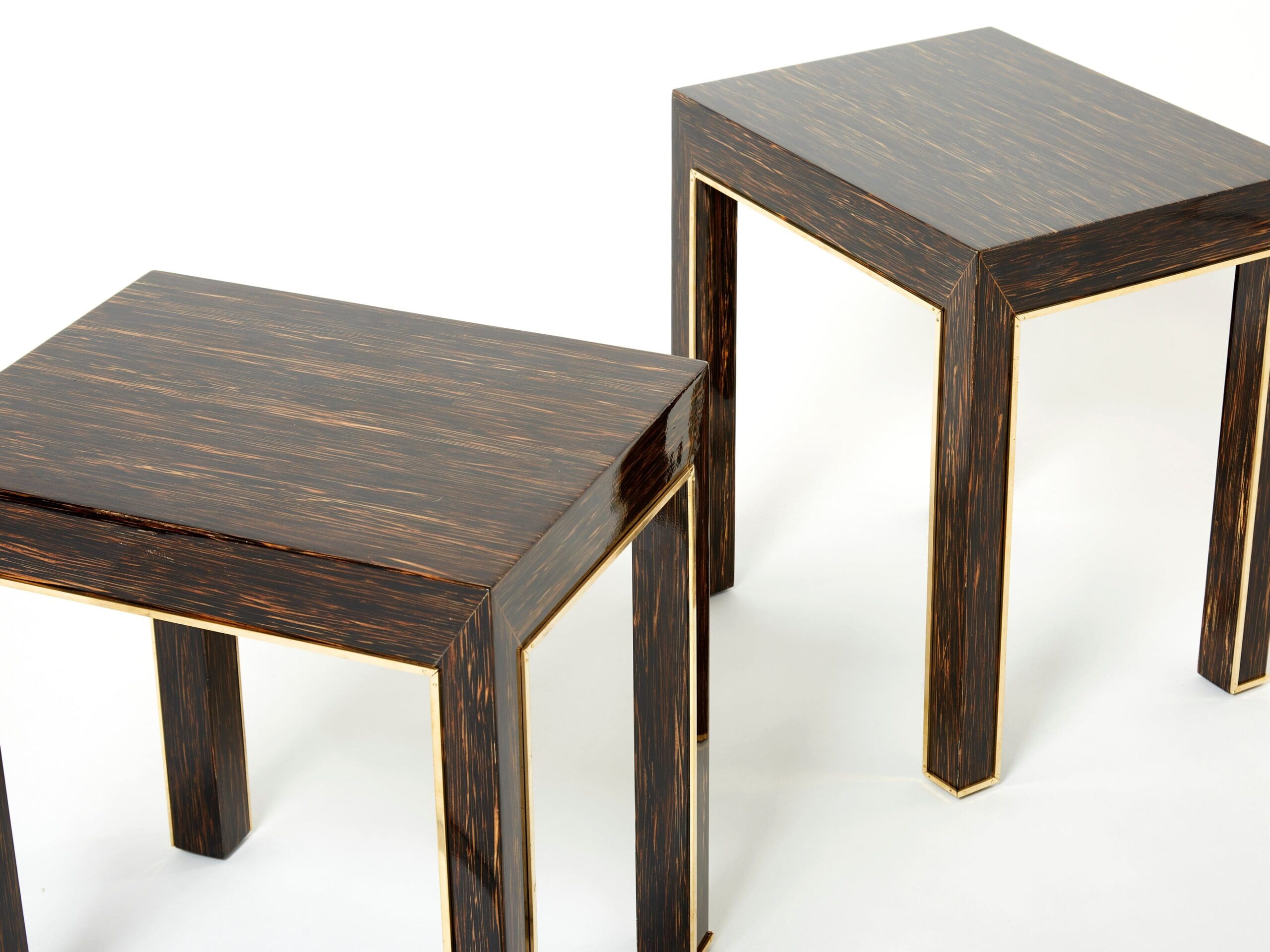 Paire de Tables d’Appoint en Bois de Palmier et Laiton par Romeo Paris, Années 1970
