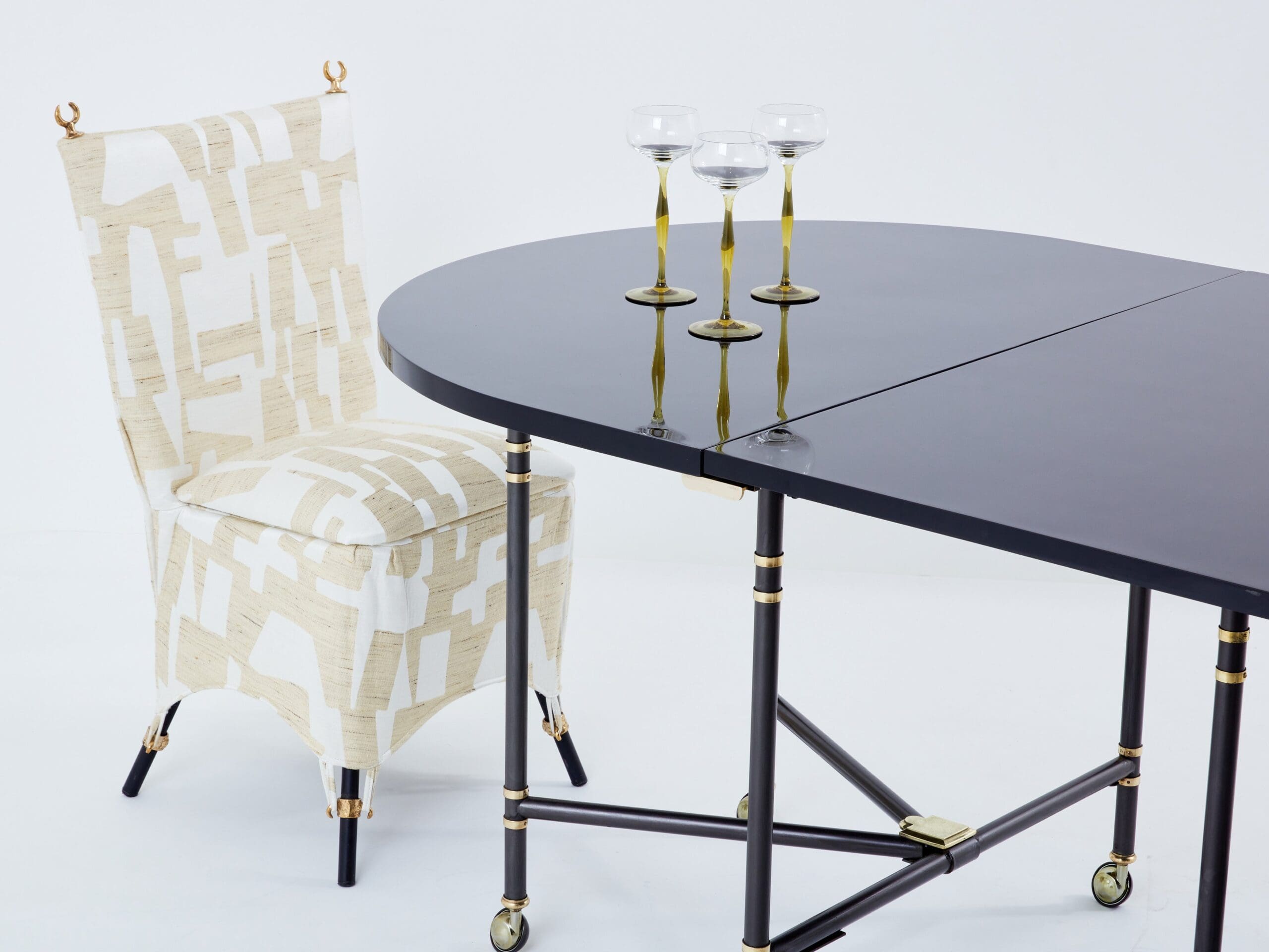 Table de Salle à Manger « Royal » par Maison Jansen, Plateau Noir Laqué, Années 1960