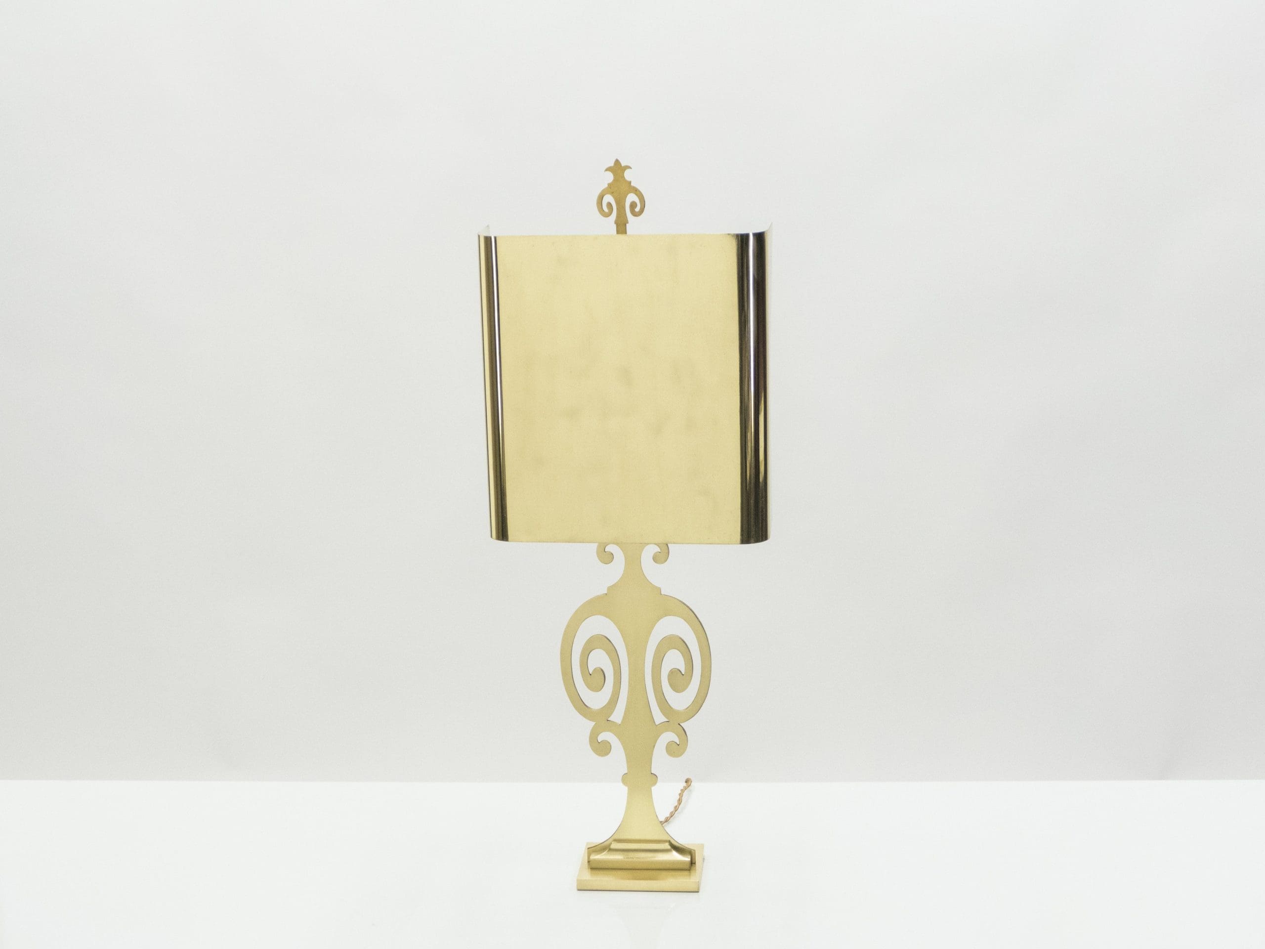 Lampe Néoclassique Maison Charles : Joyau en Laiton des Années 70