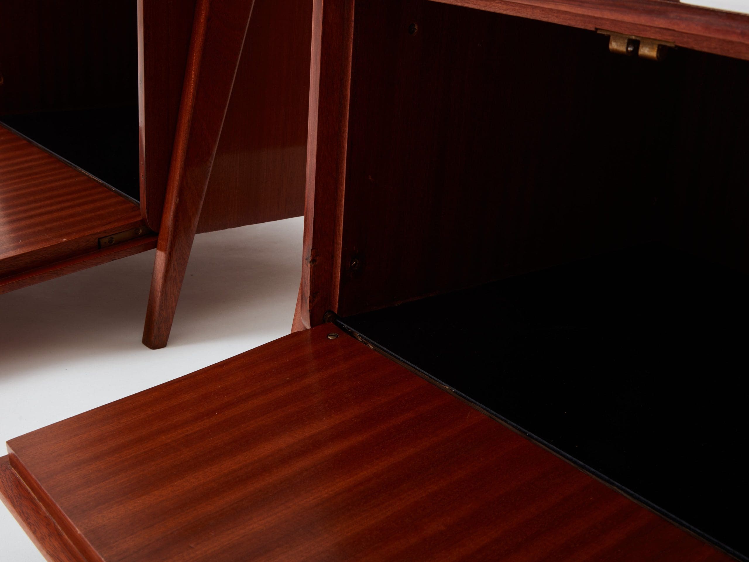 Paire de Tables de Nuit en Acajou par Silvio Cavatorta, Années 1950