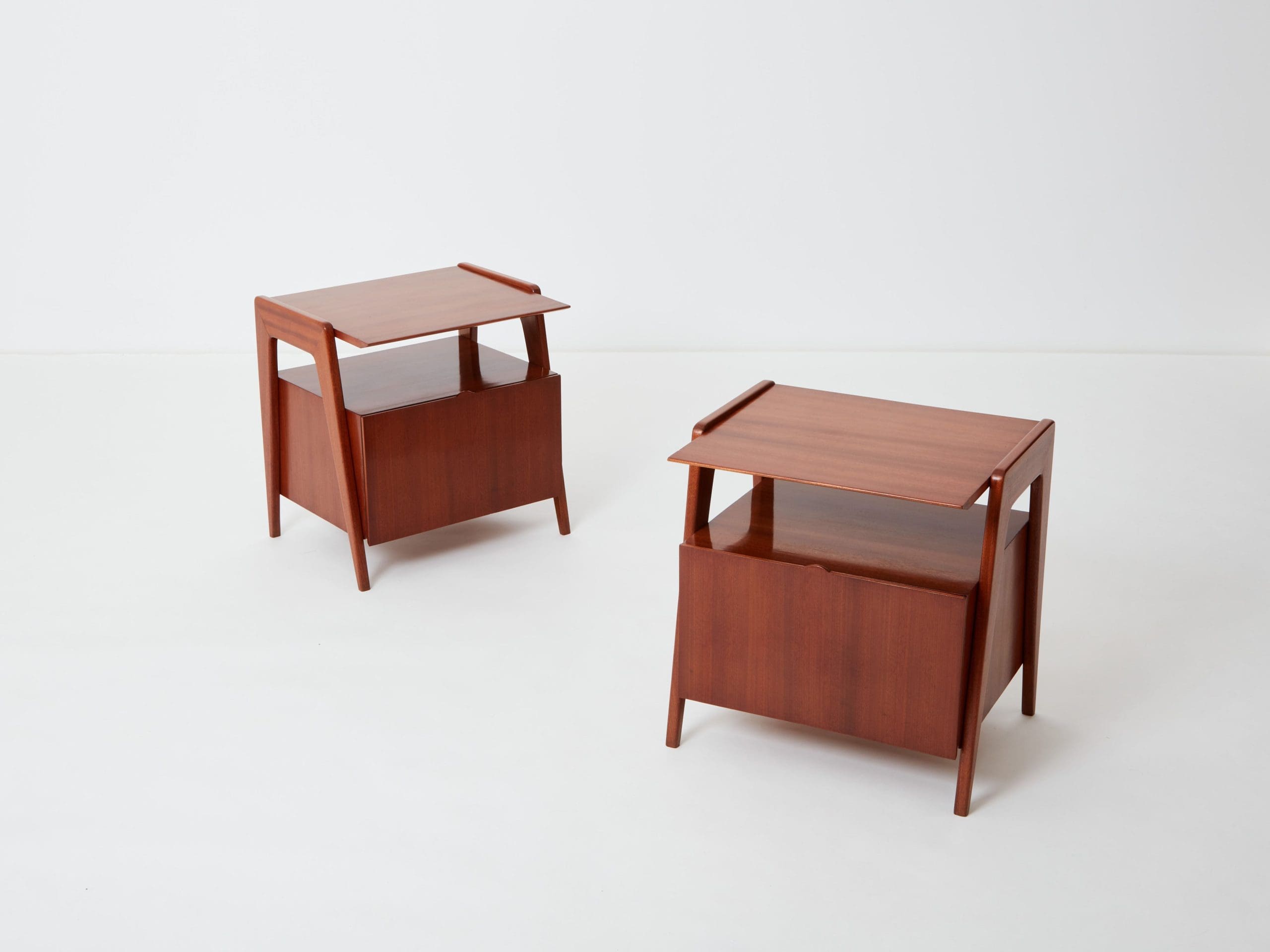 Paire de Tables de Nuit en Acajou par Silvio Cavatorta, Années 1950