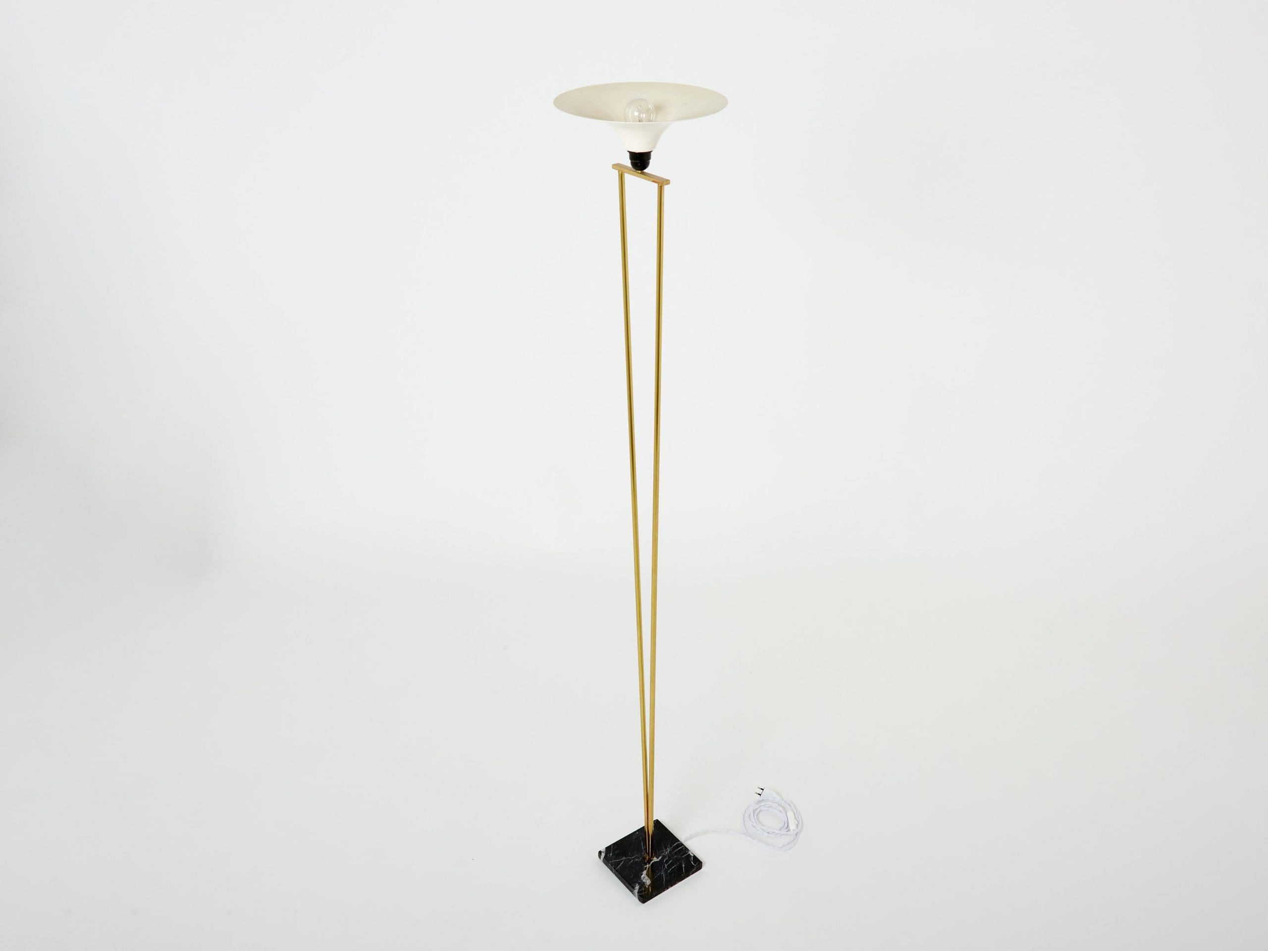 Lampadaire italien Stilnovo en laiton et opaline avec base en marbre, années 1960