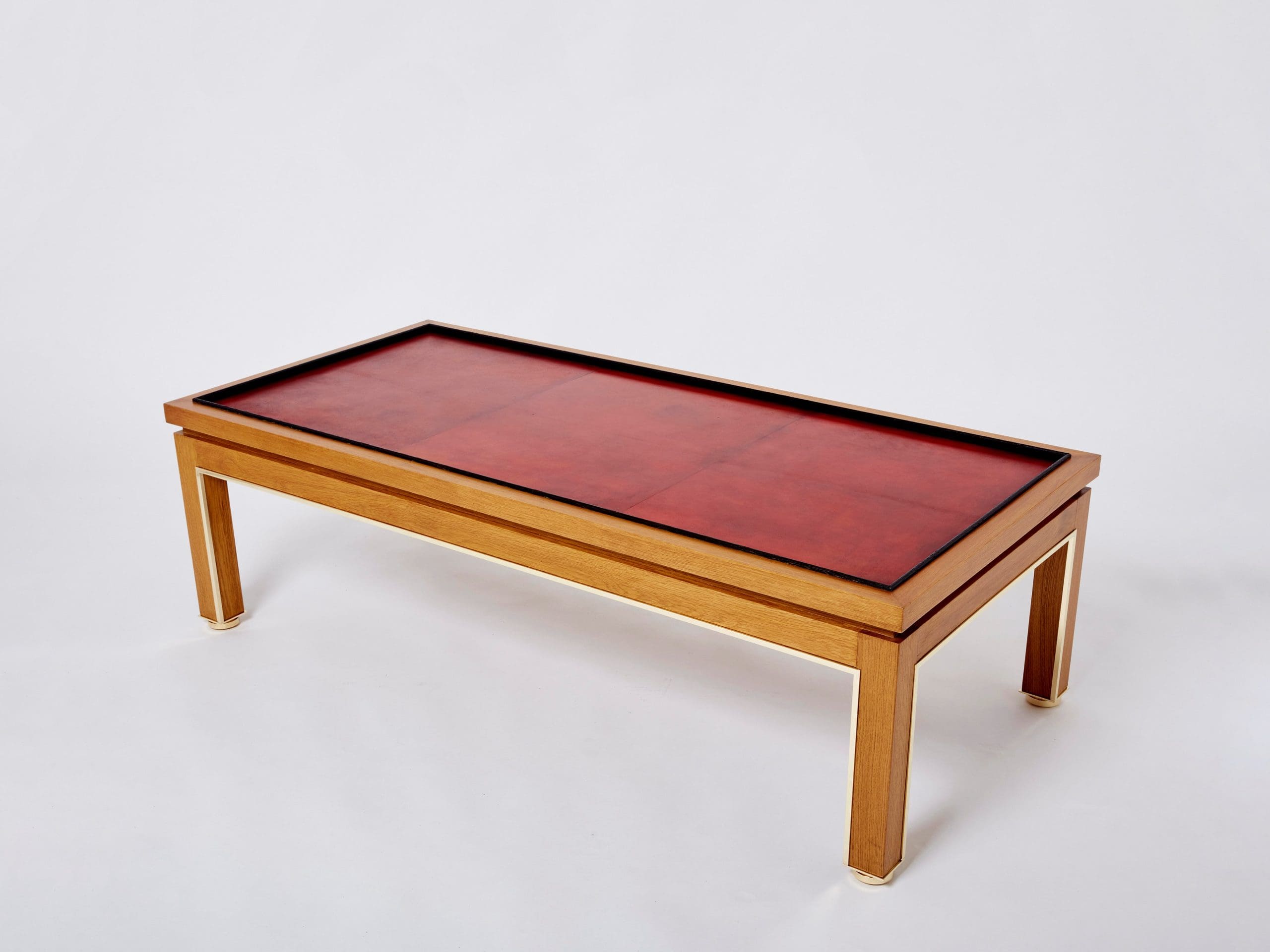 Table basse en chêne, laiton et cuir Hermès par Alberto Pinto