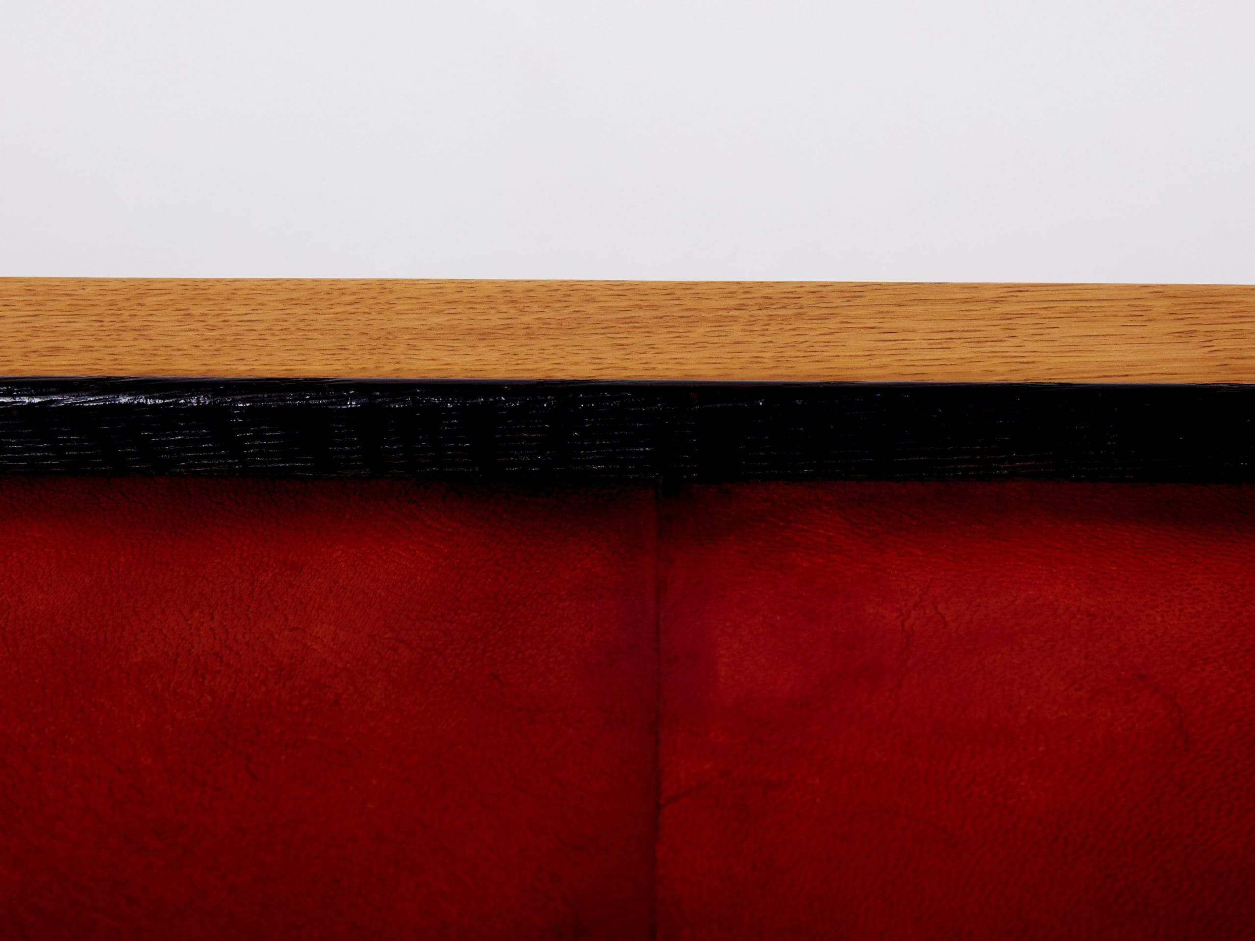 Table basse en chêne, laiton et cuir Hermès par Alberto Pinto