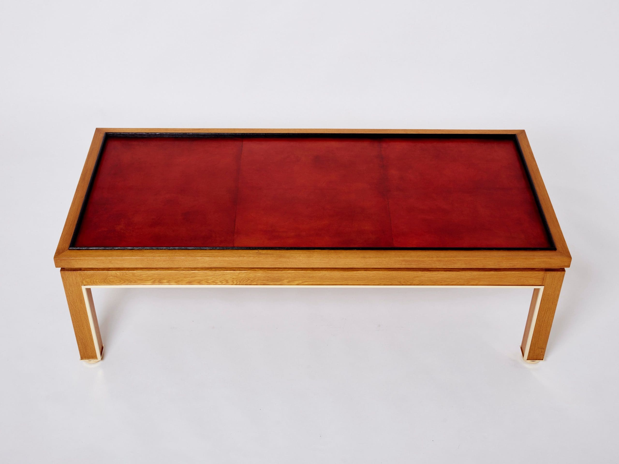 Table basse en chêne, laiton et cuir Hermès par Alberto Pinto