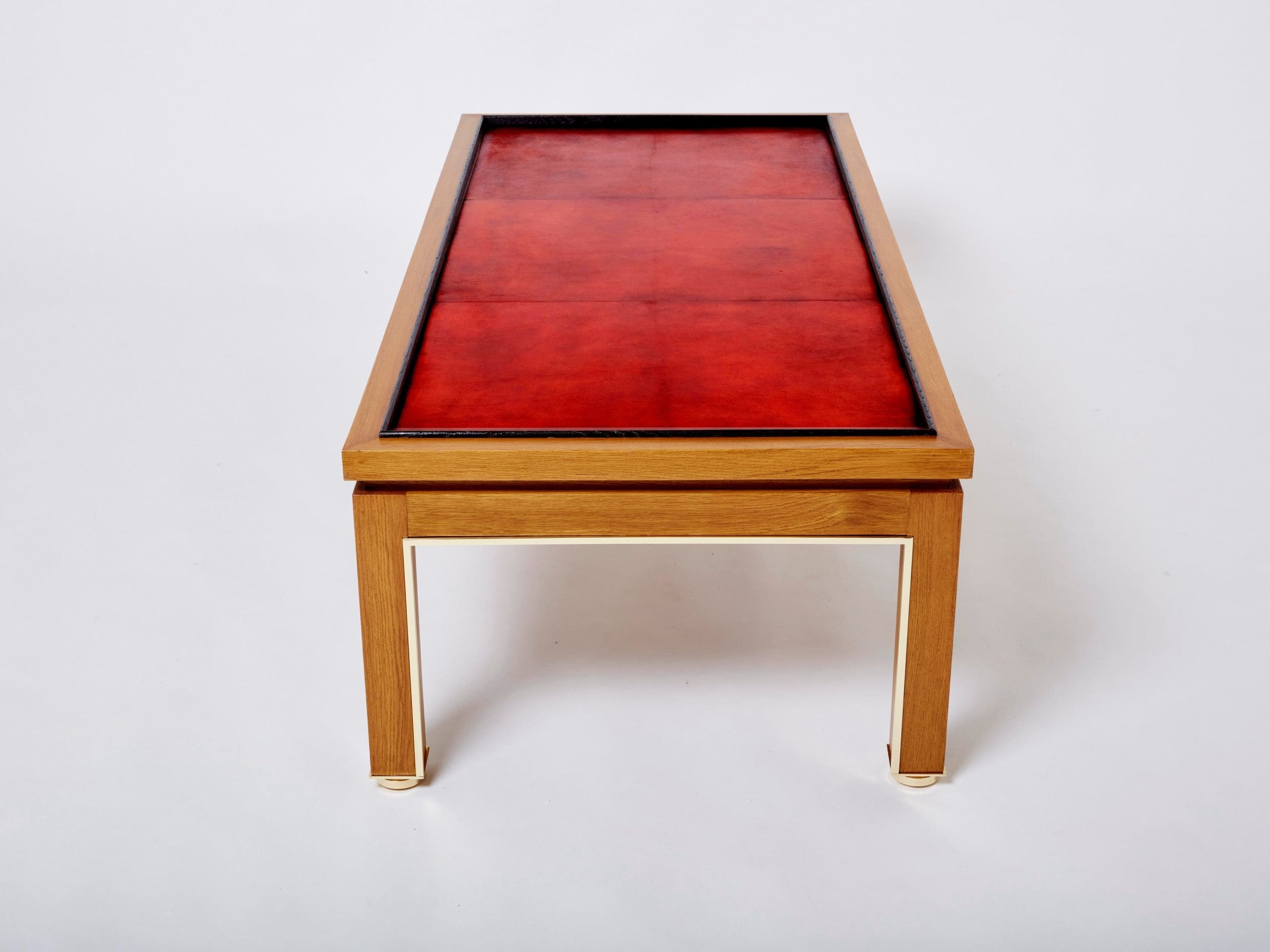 Table basse en chêne, laiton et cuir Hermès par Alberto Pinto