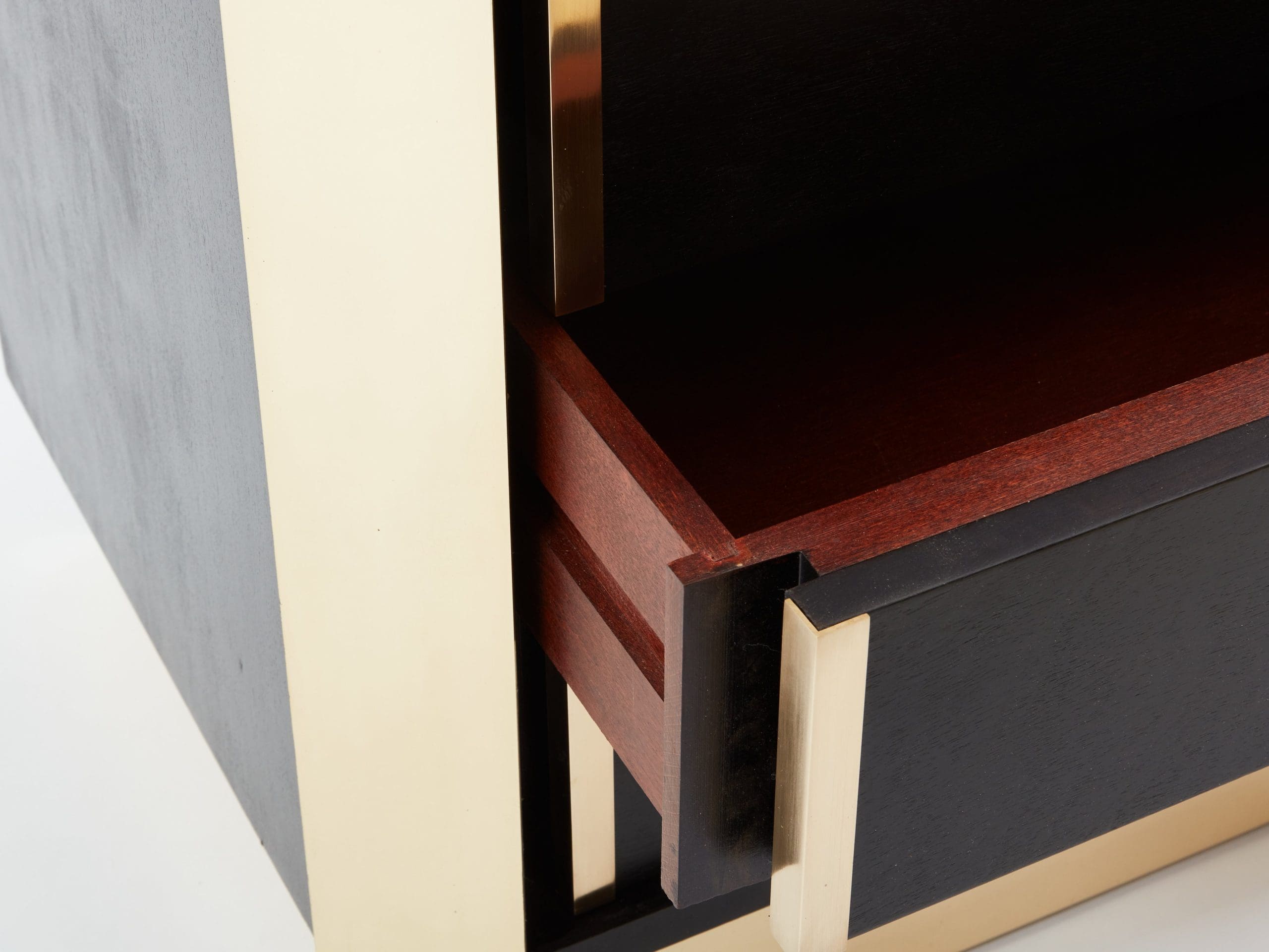 Paire de Tables de Chevet Italiennes en Chêne Ébonisé et Laiton, 1970s
