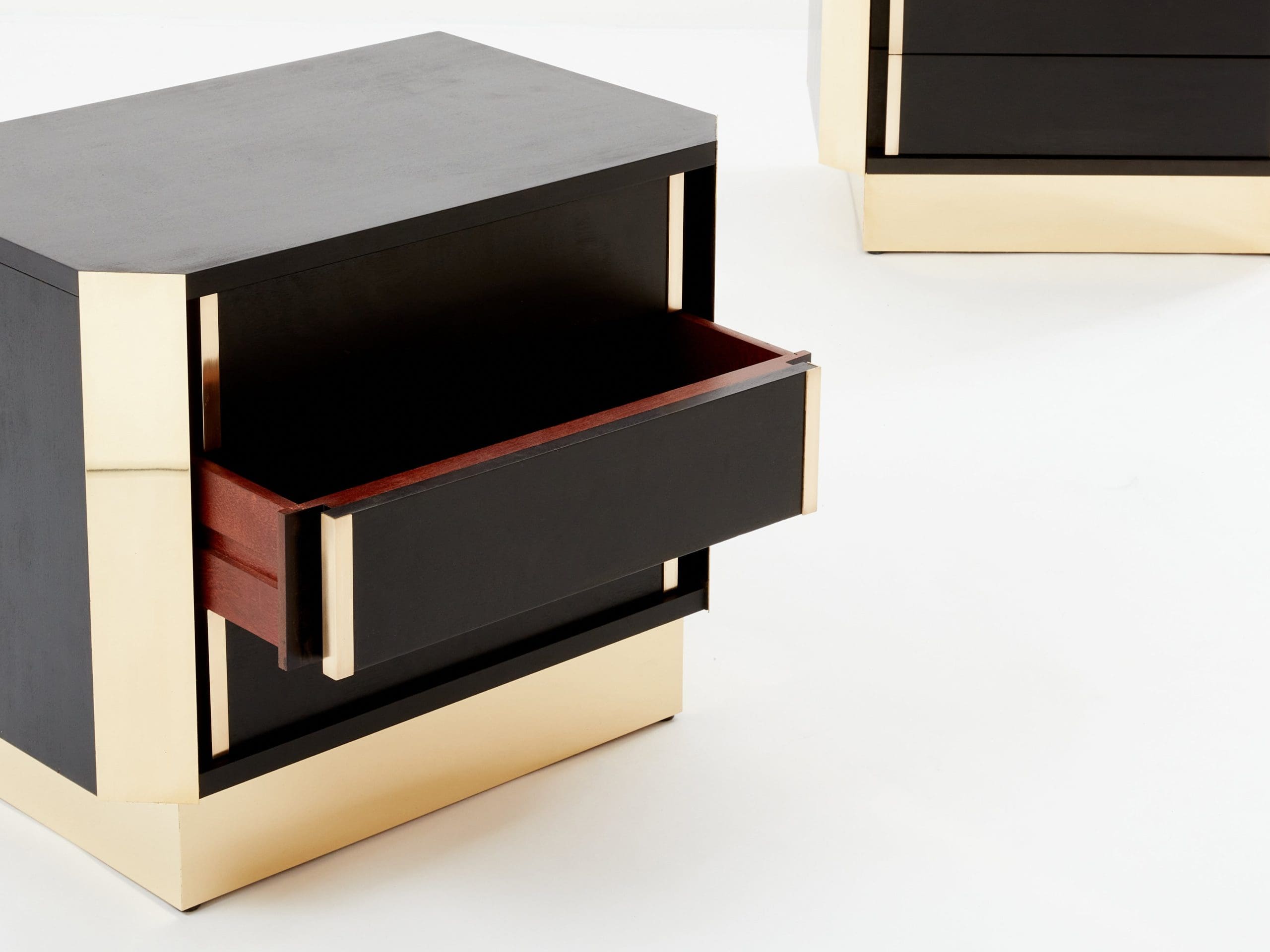 Paire de Tables de Chevet Italiennes en Chêne Ébonisé et Laiton, 1970s