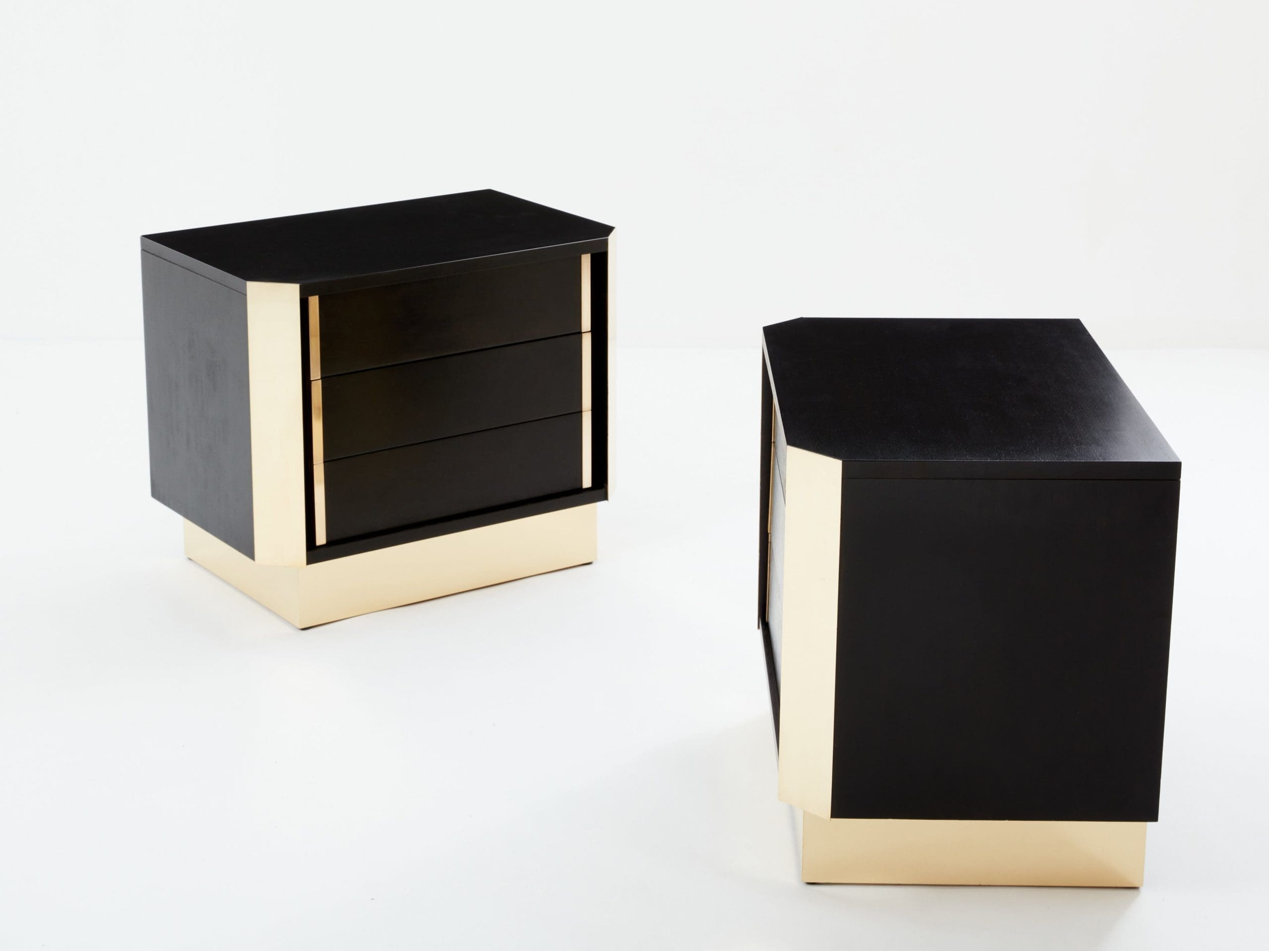 Paire de Tables de Chevet Italiennes en Chêne Ébonisé et Laiton, 1970s