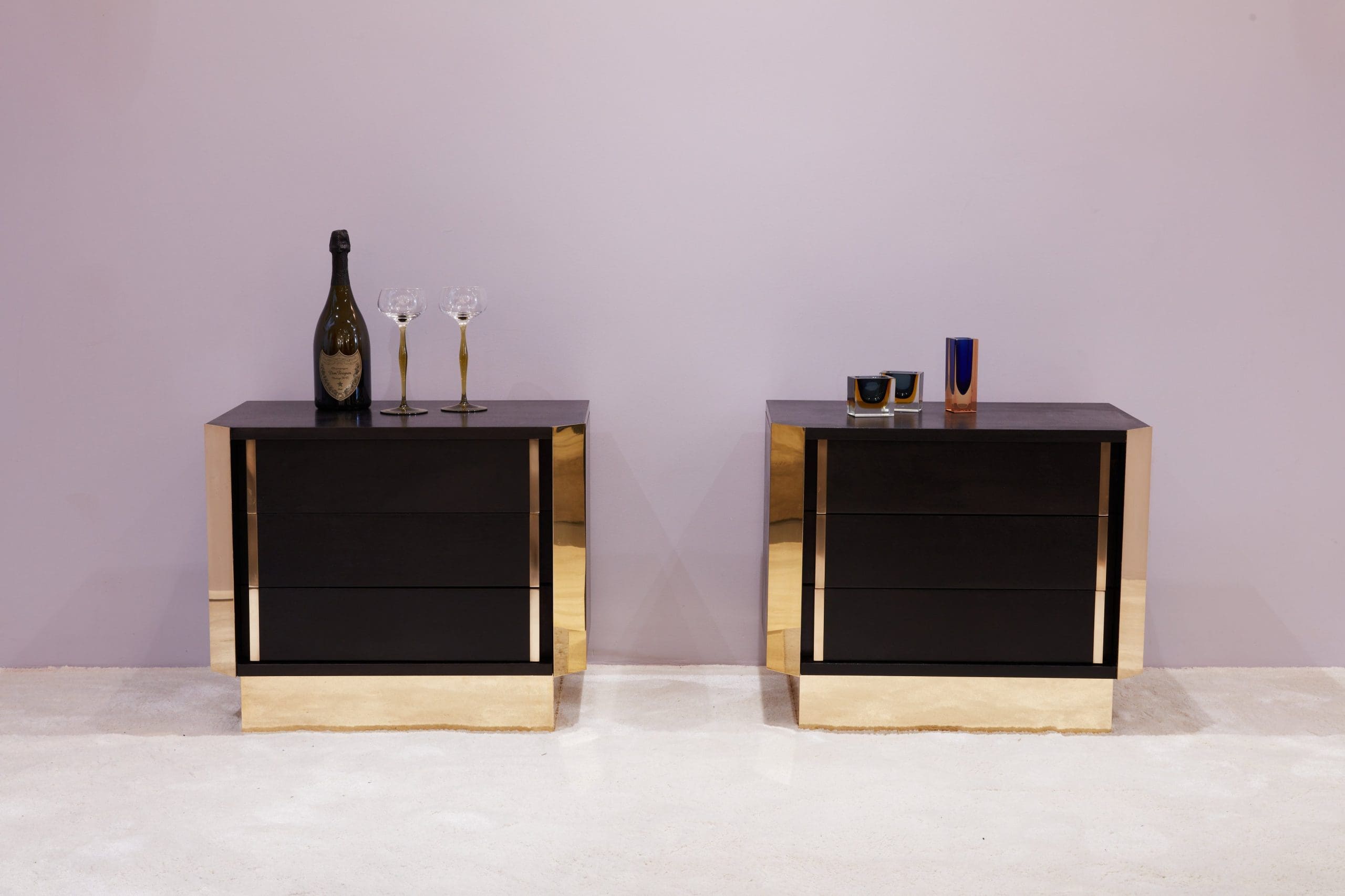 Paire de Tables de Chevet Italiennes en Chêne Ébonisé et Laiton, 1970s