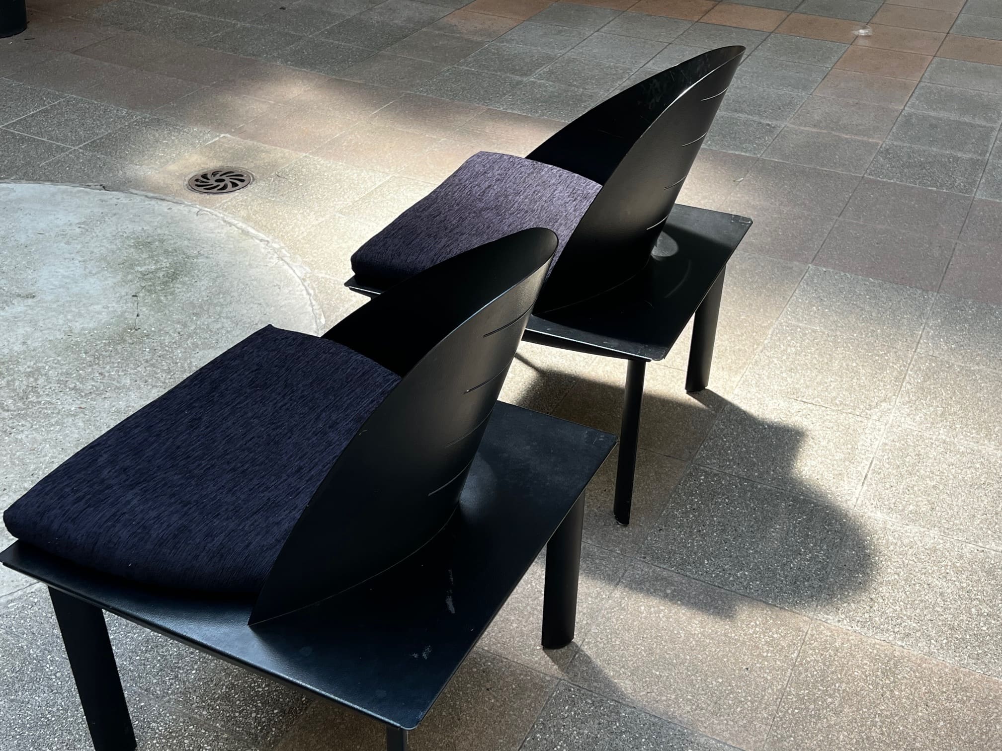 Paire de Chaises en Métal Laqué Noir par Patrice Bonneau
