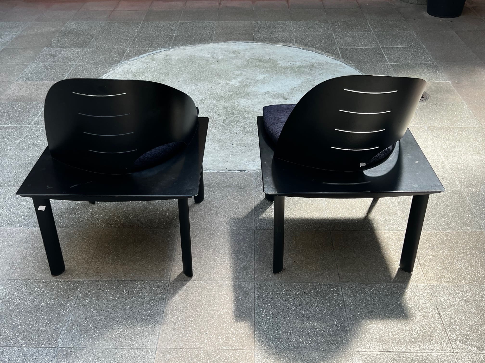 Paire de Chaises en Métal Laqué Noir par Patrice Bonneau