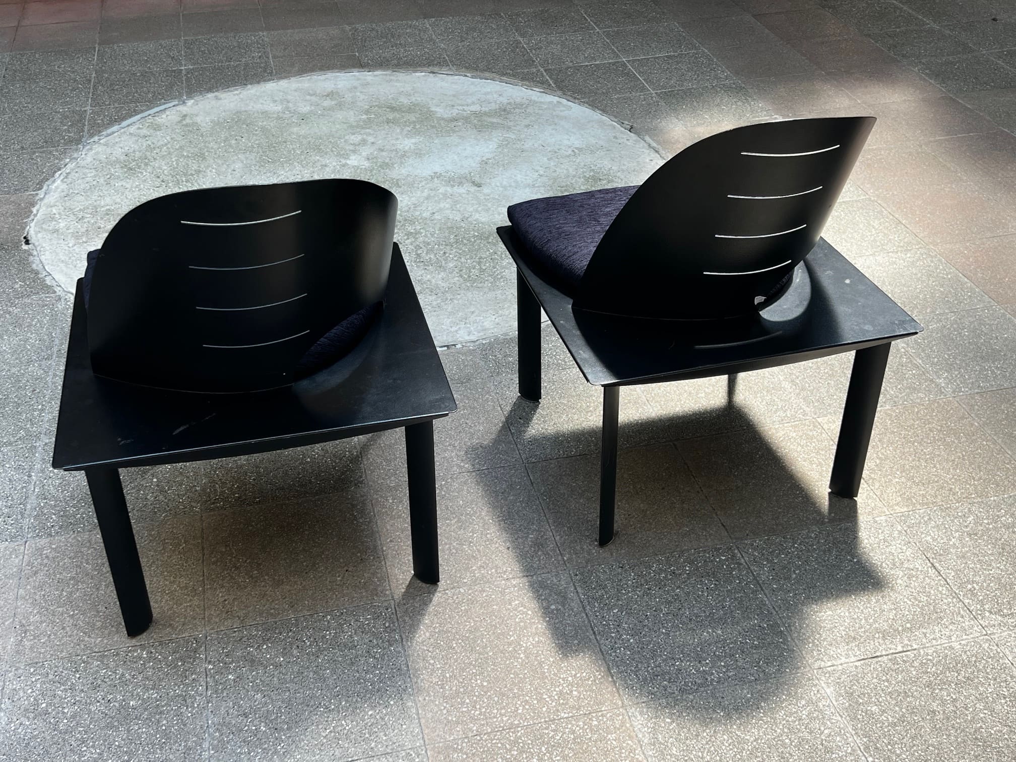 Paire de Chaises en Métal Laqué Noir par Patrice Bonneau