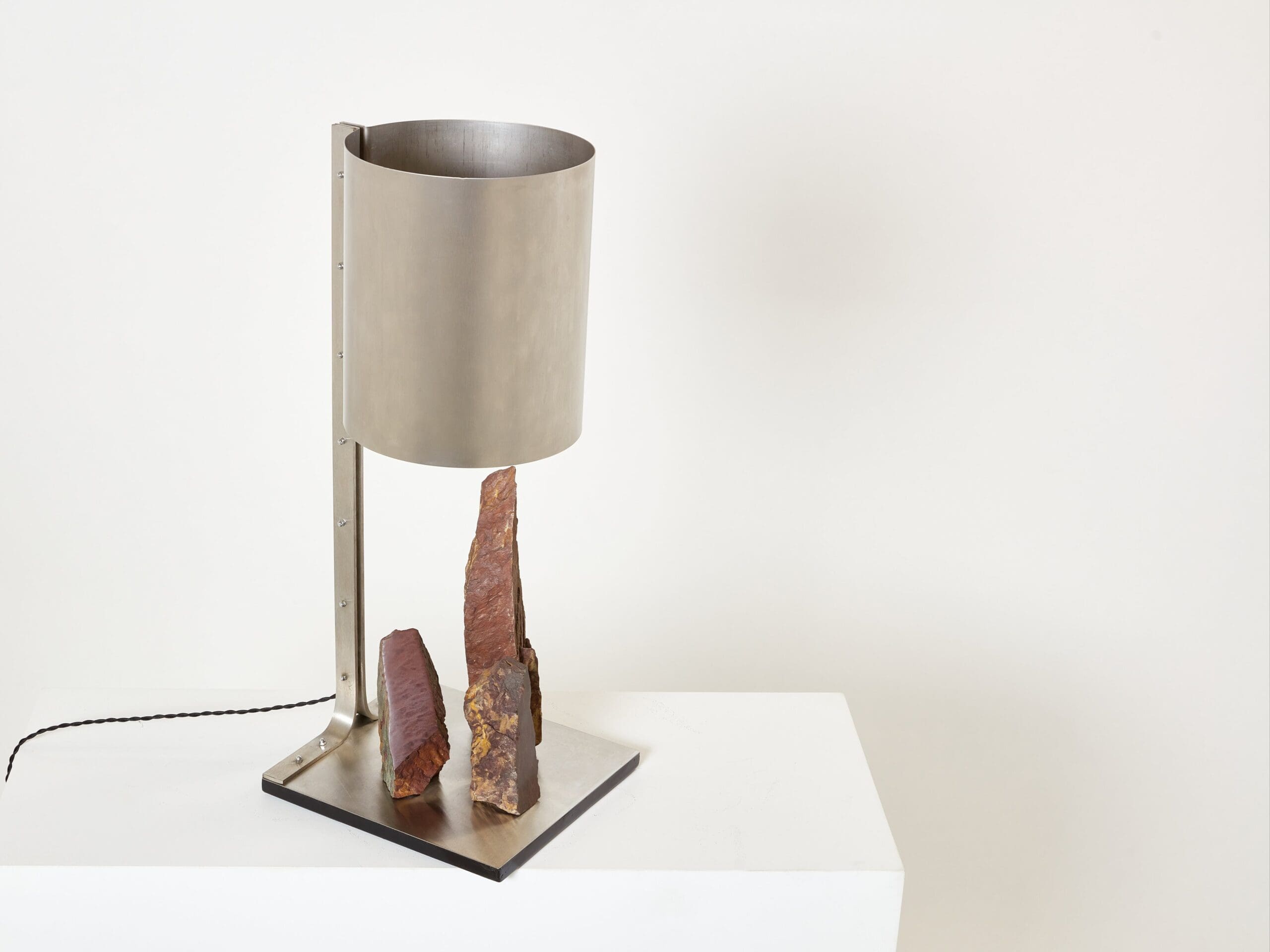 Lampe Brutaliste par Philippe Jean en Acier et Schiste Rouge, Années 1970