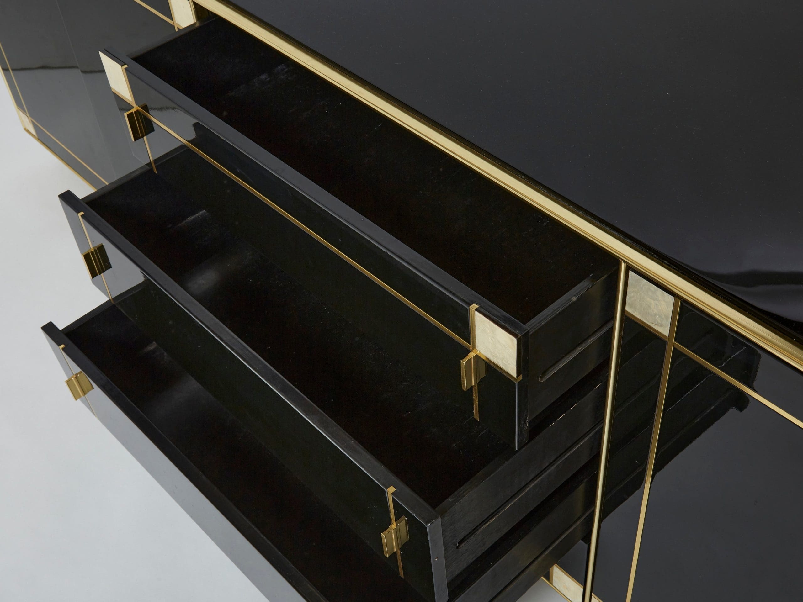 Sideboard Pierre Cardin en Laiton et Laque Noire avec Incrustations en Nacre, Années 1980