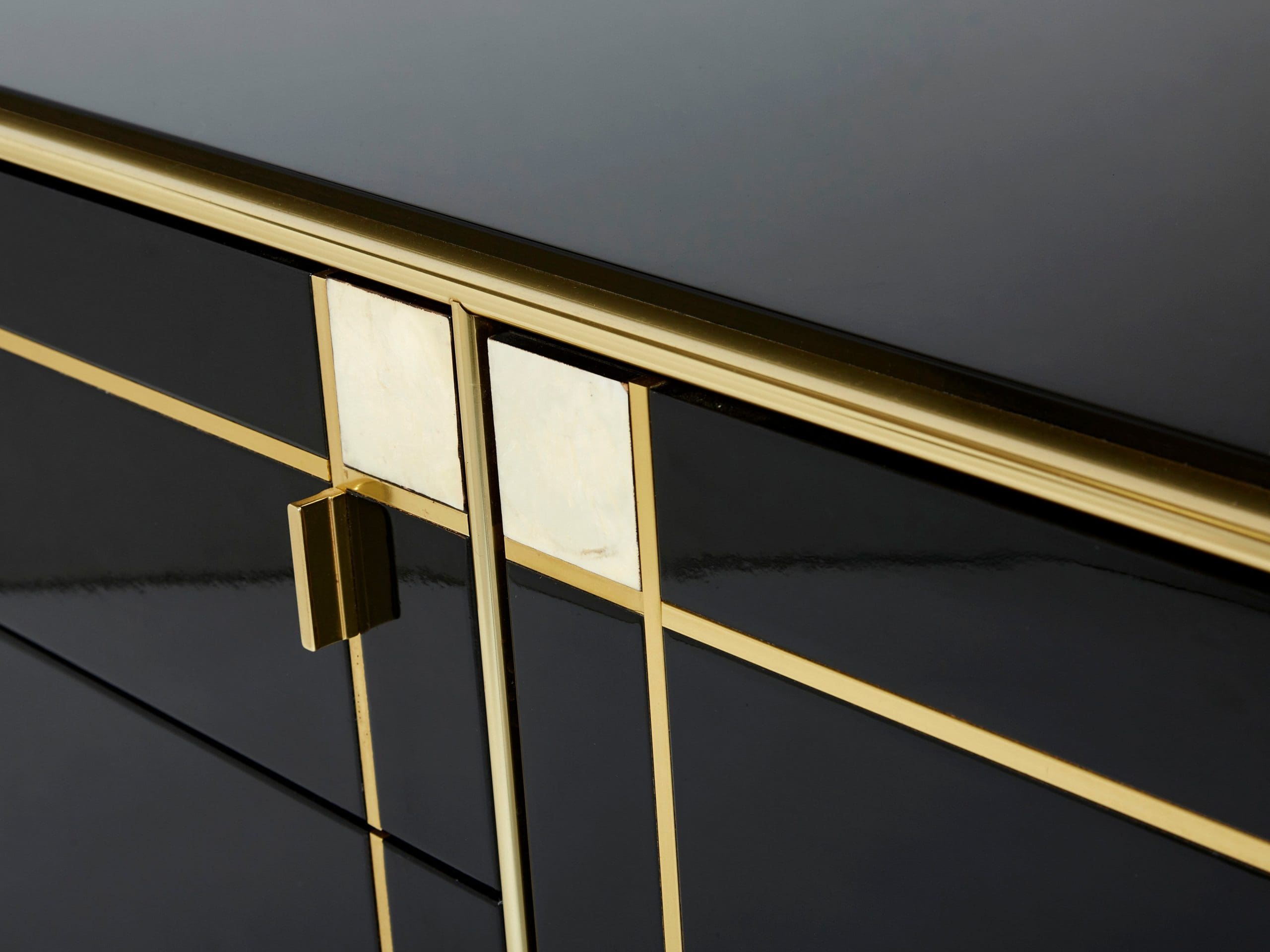 Sideboard Pierre Cardin en Laiton et Laque Noire avec Incrustations en Nacre, Années 1980