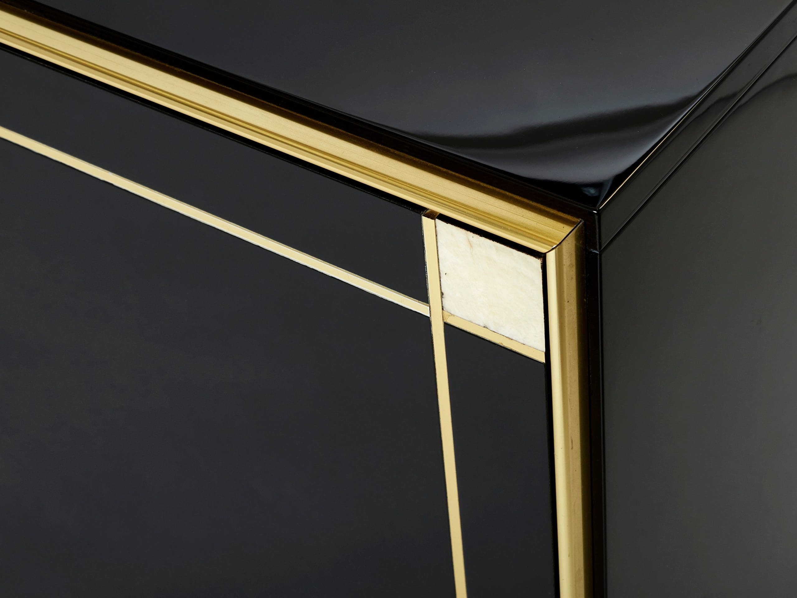 Sideboard Pierre Cardin en Laiton et Laque Noire avec Incrustations en Nacre, Années 1980