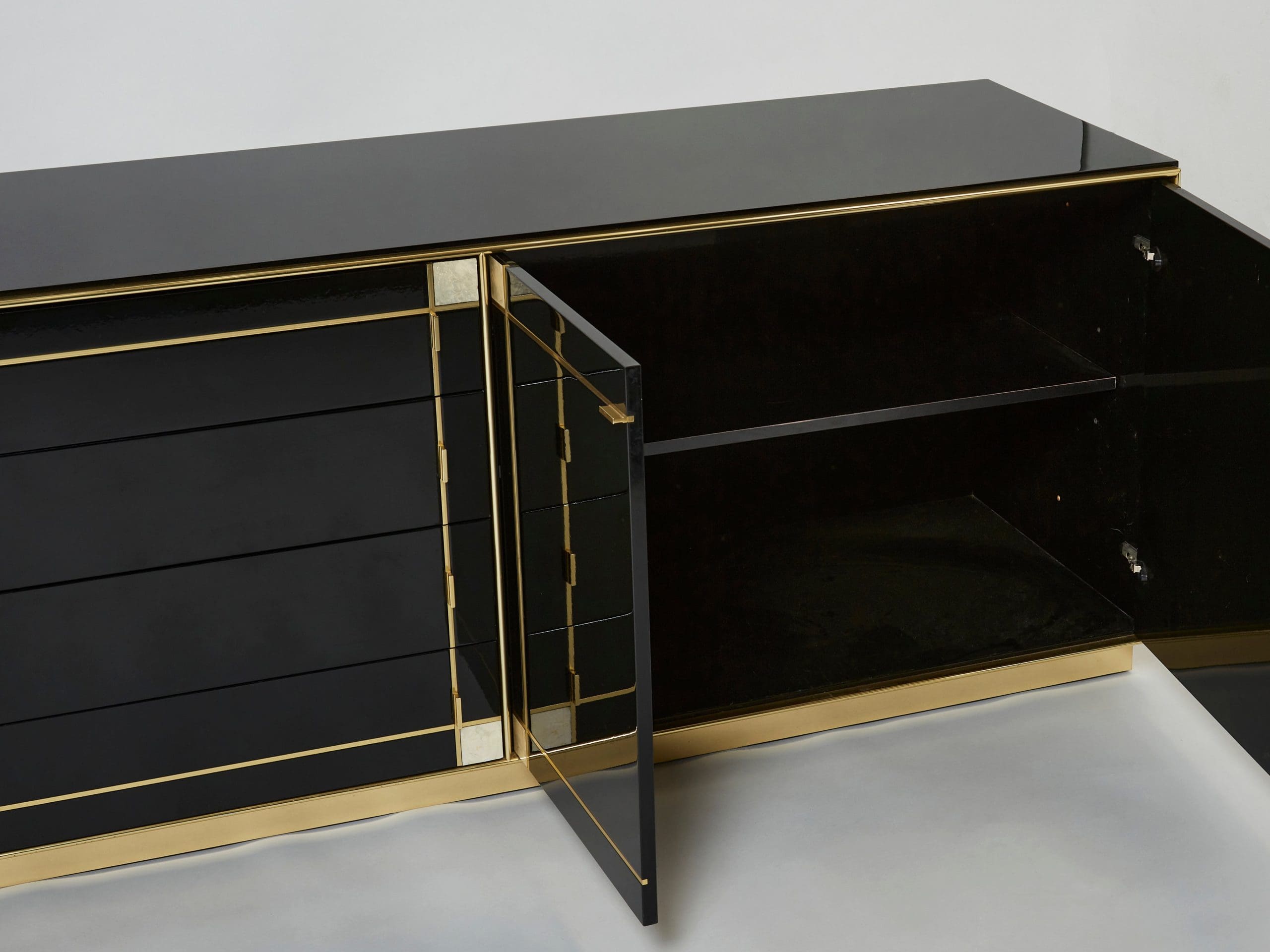 Sideboard Pierre Cardin en Laiton et Laque Noire avec Incrustations en Nacre, Années 1980