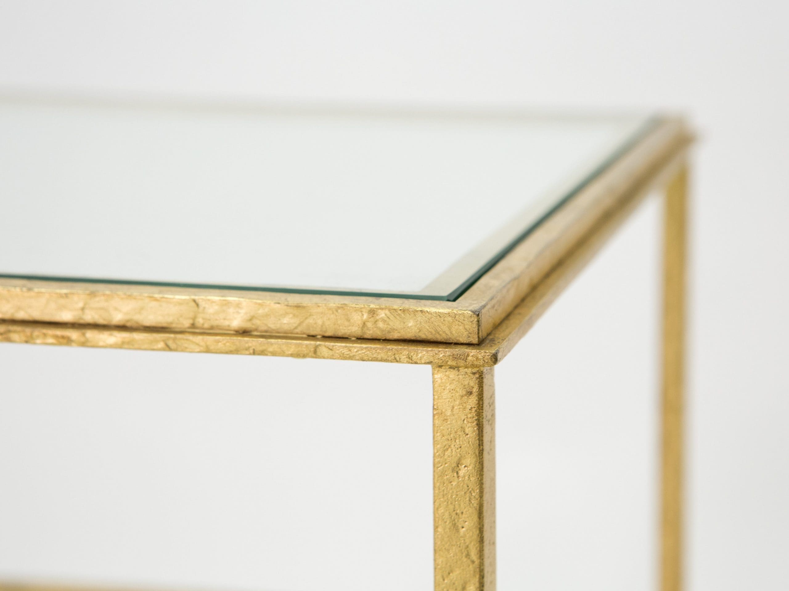 Table d’Appoint Roger Thibier : Chef-d’œuvre en Fer Forgé Doré des Années 60