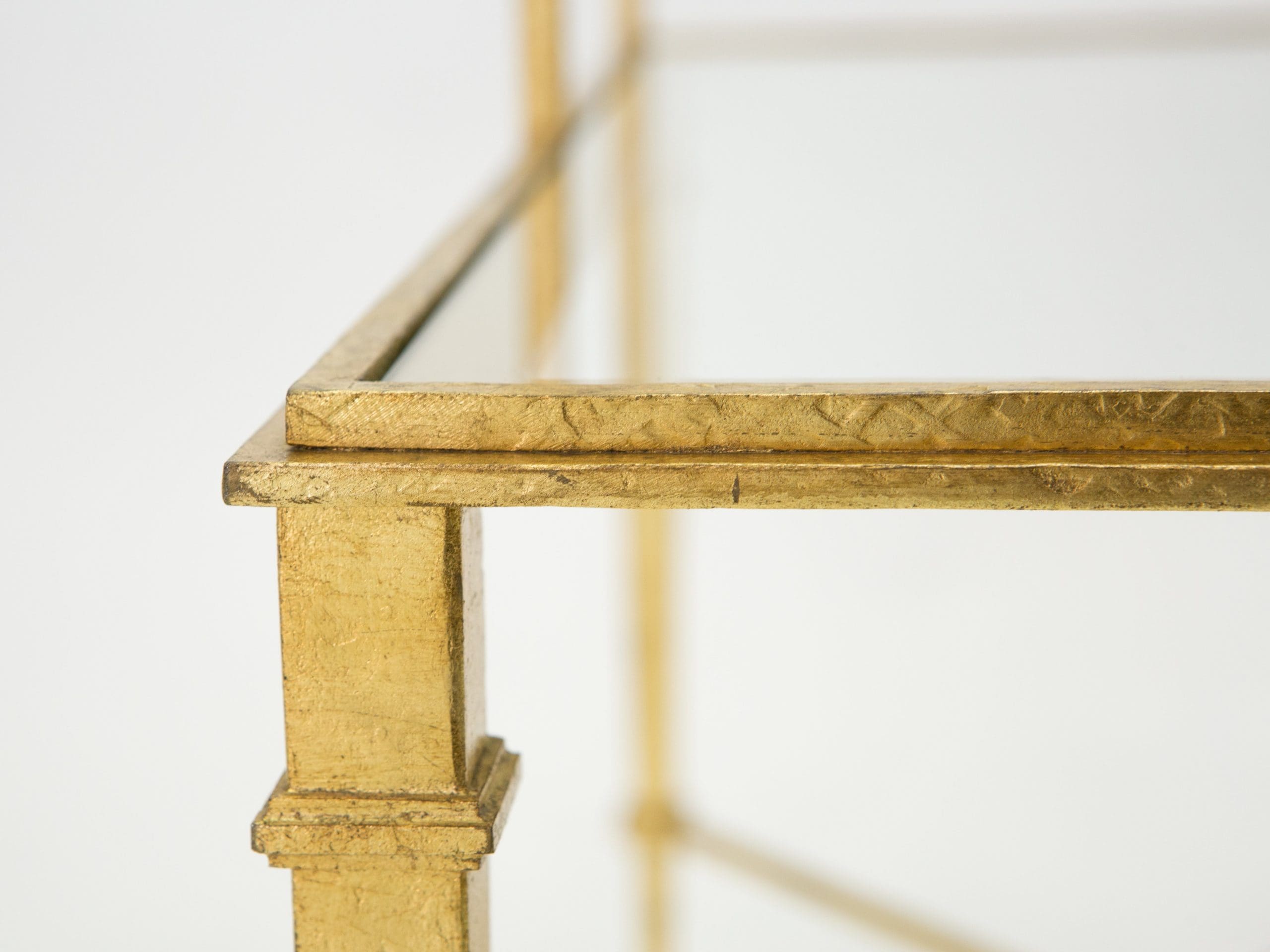 Table d’Appoint Roger Thibier : Chef-d’œuvre en Fer Forgé Doré des Années 60