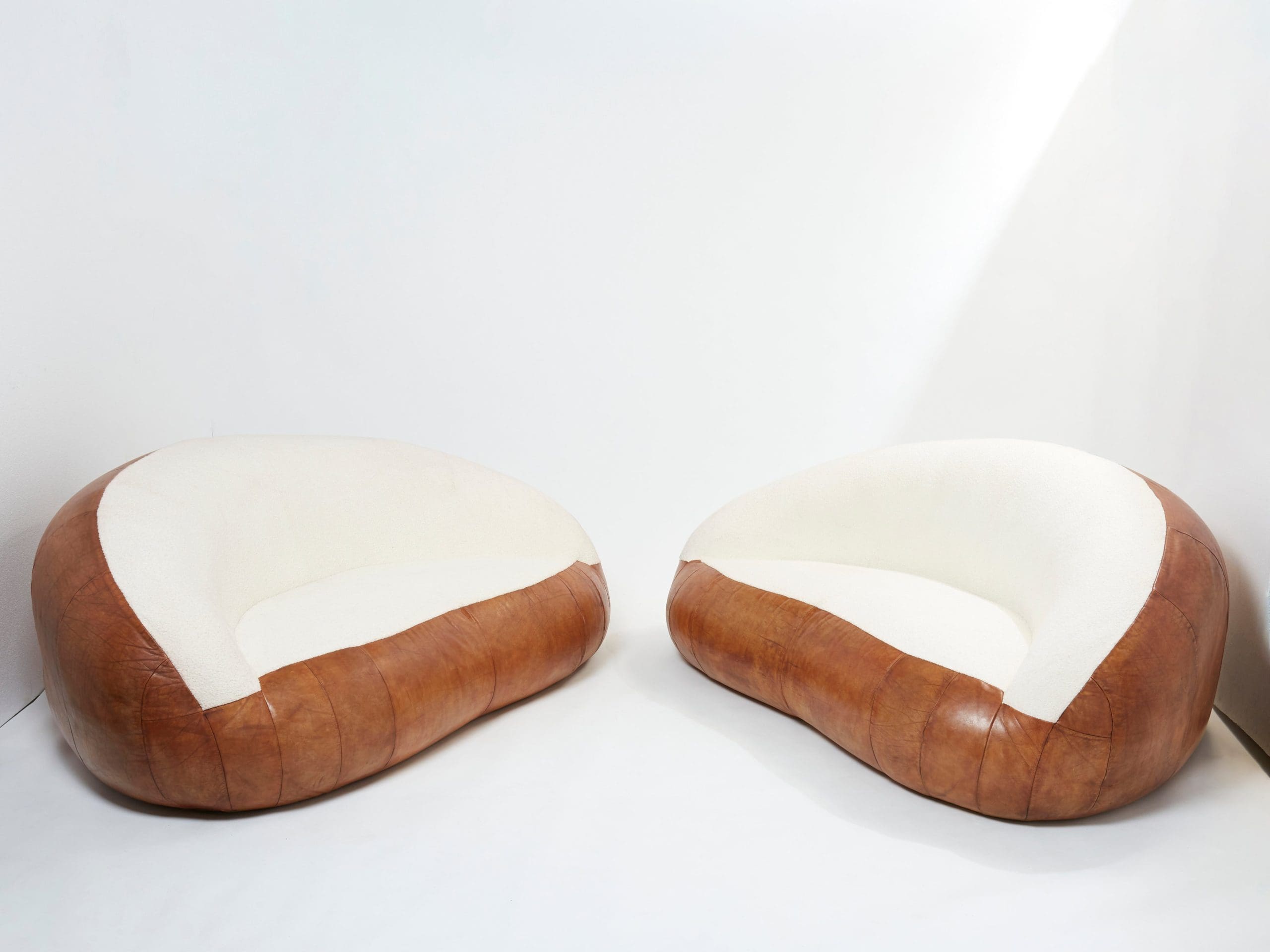 Ensemble de Deux Canapés Croissant par Raphaël Raffel, Cuir et Bouclé, Années 1970