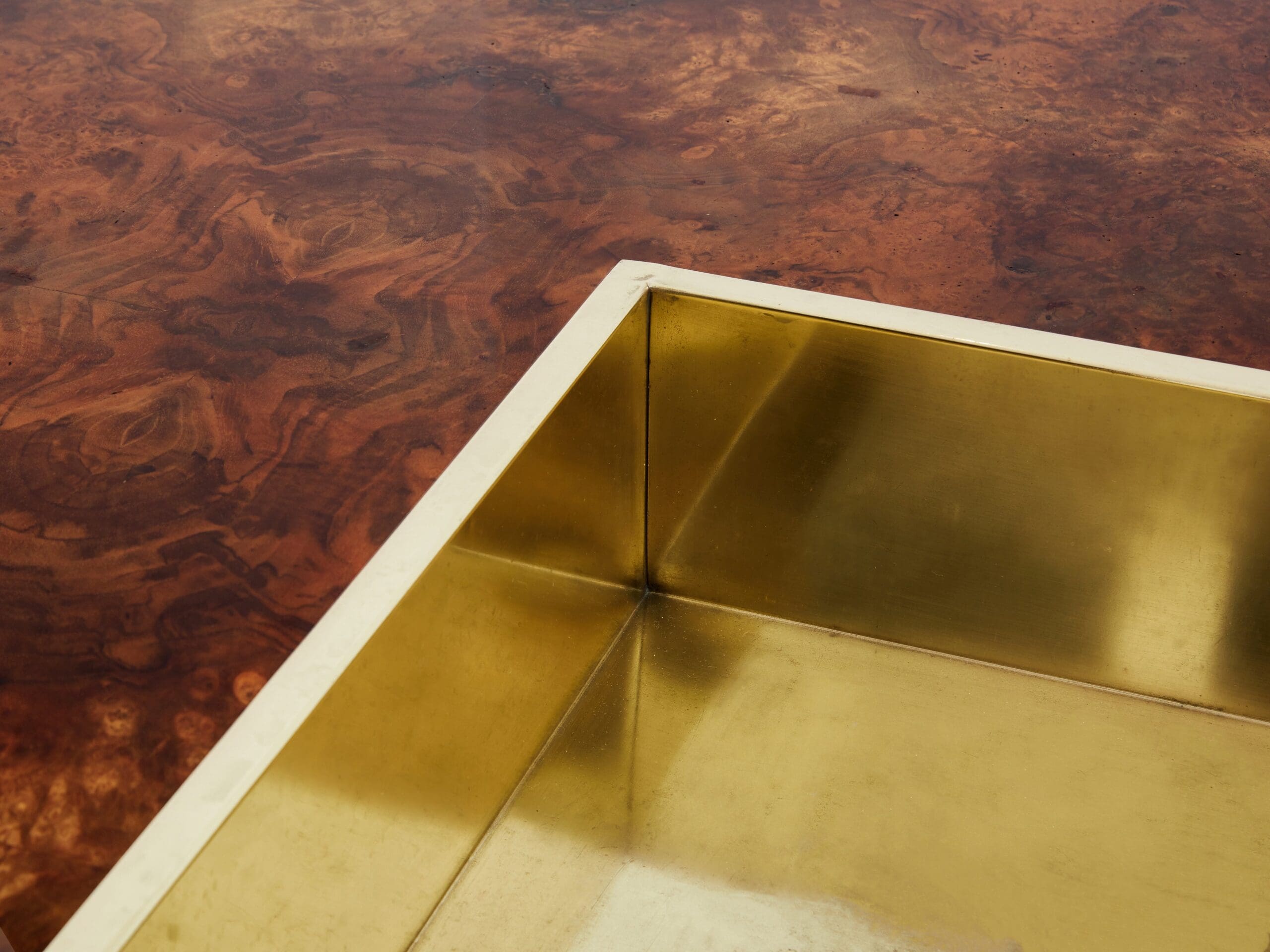 Table Basse Carrée Willy Rizzo en Loupe et Laiton, Modèle Alveo, Années 1970