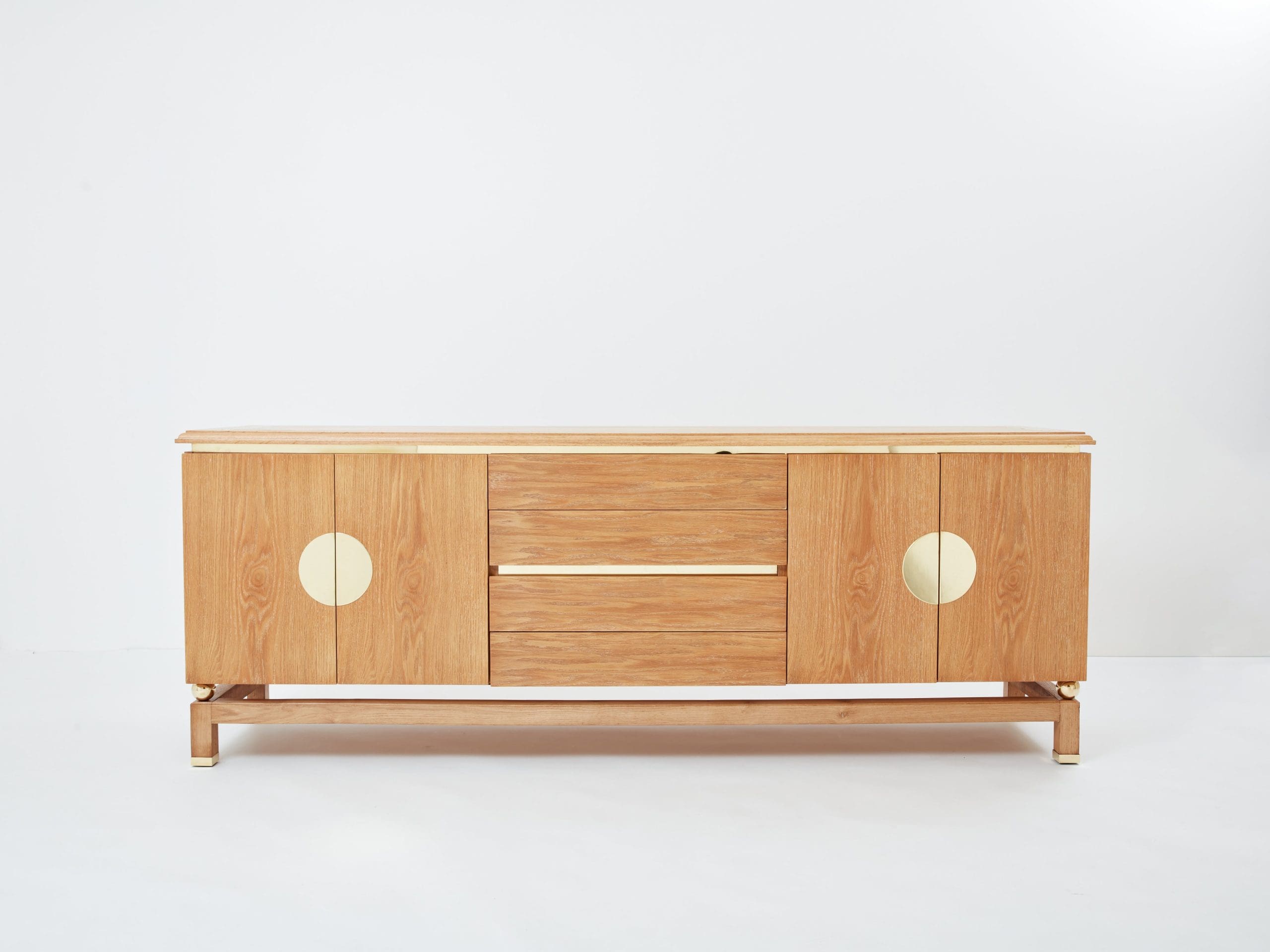 Buffet en Chêne Cérusé et Laiton par Tommaso Barbi, Années 1970