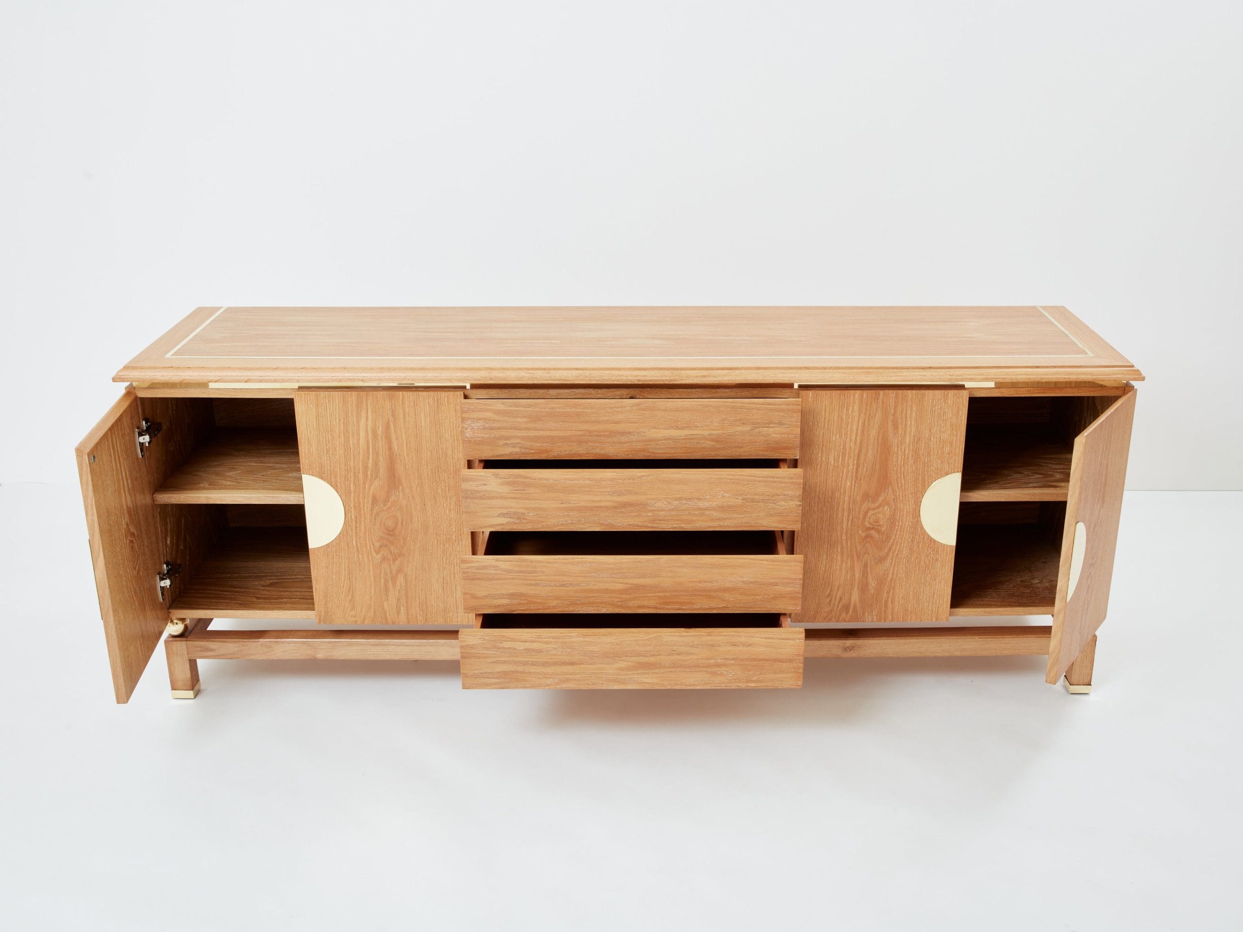 Buffet en Chêne Cérusé et Laiton par Tommaso Barbi, Années 1970