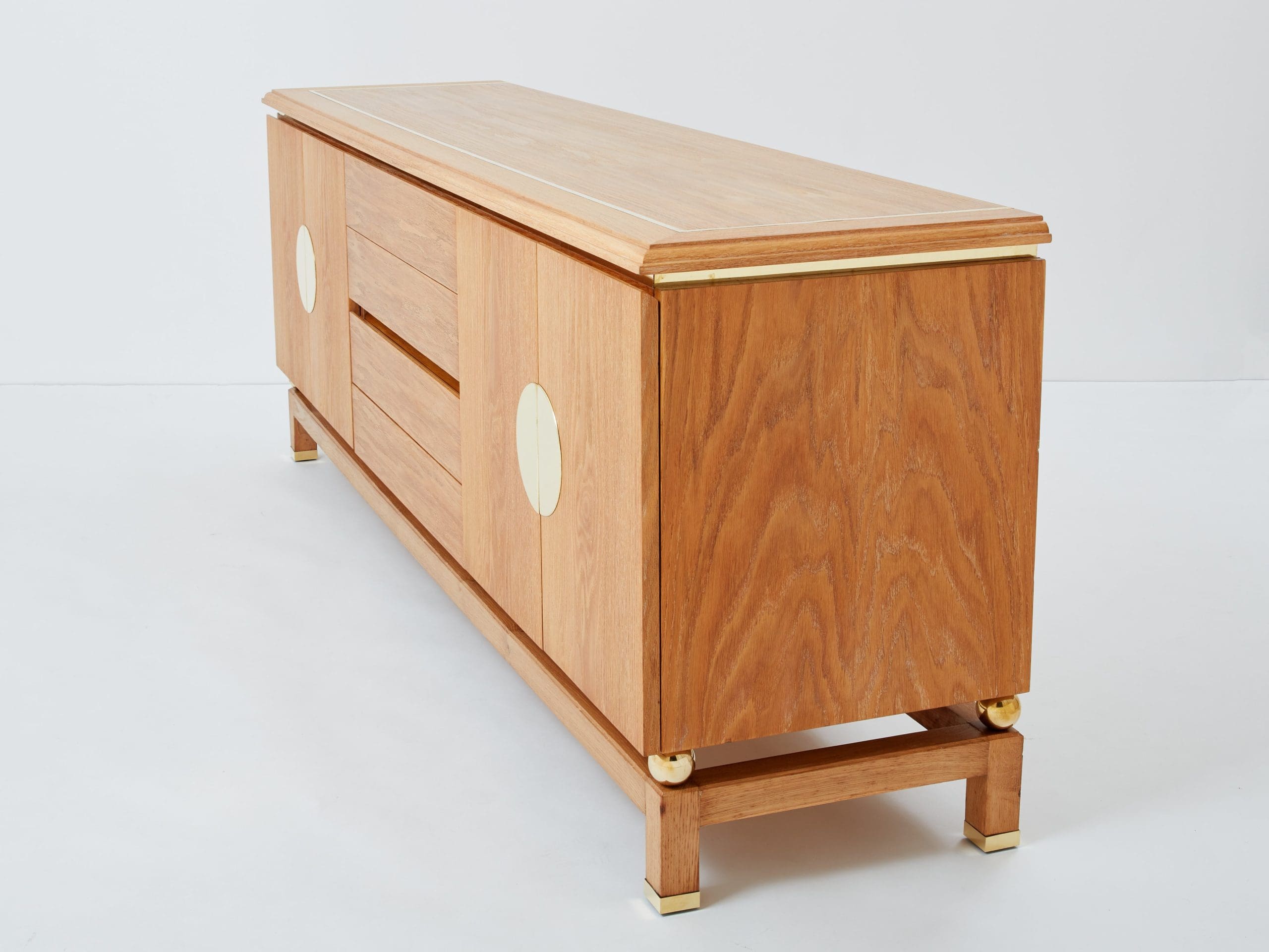 Buffet en Chêne Cérusé et Laiton par Tommaso Barbi, Années 1970