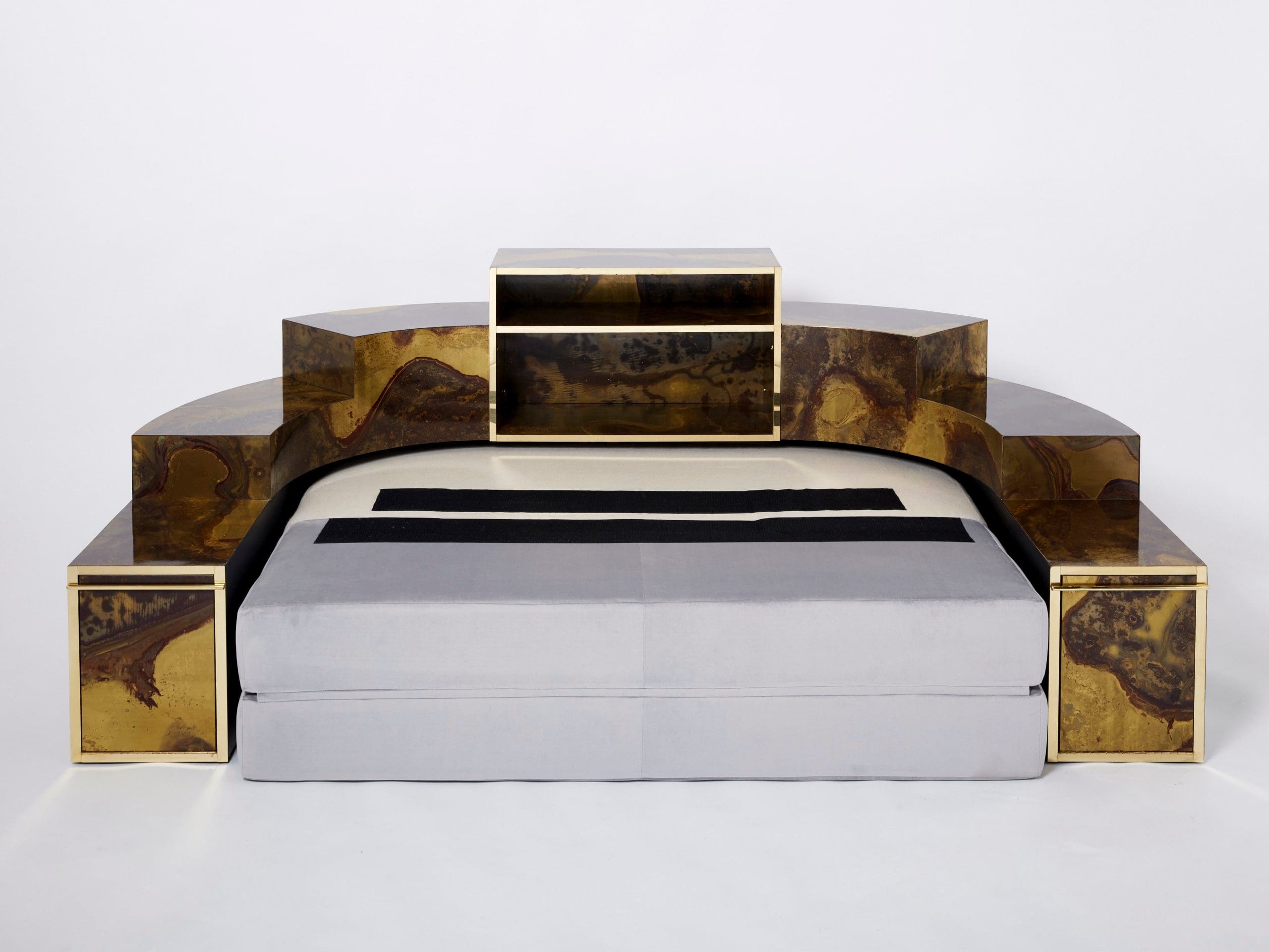 Sofa-lit en velours de laiton oxydé Isabelle & Richard Faure, années 1970