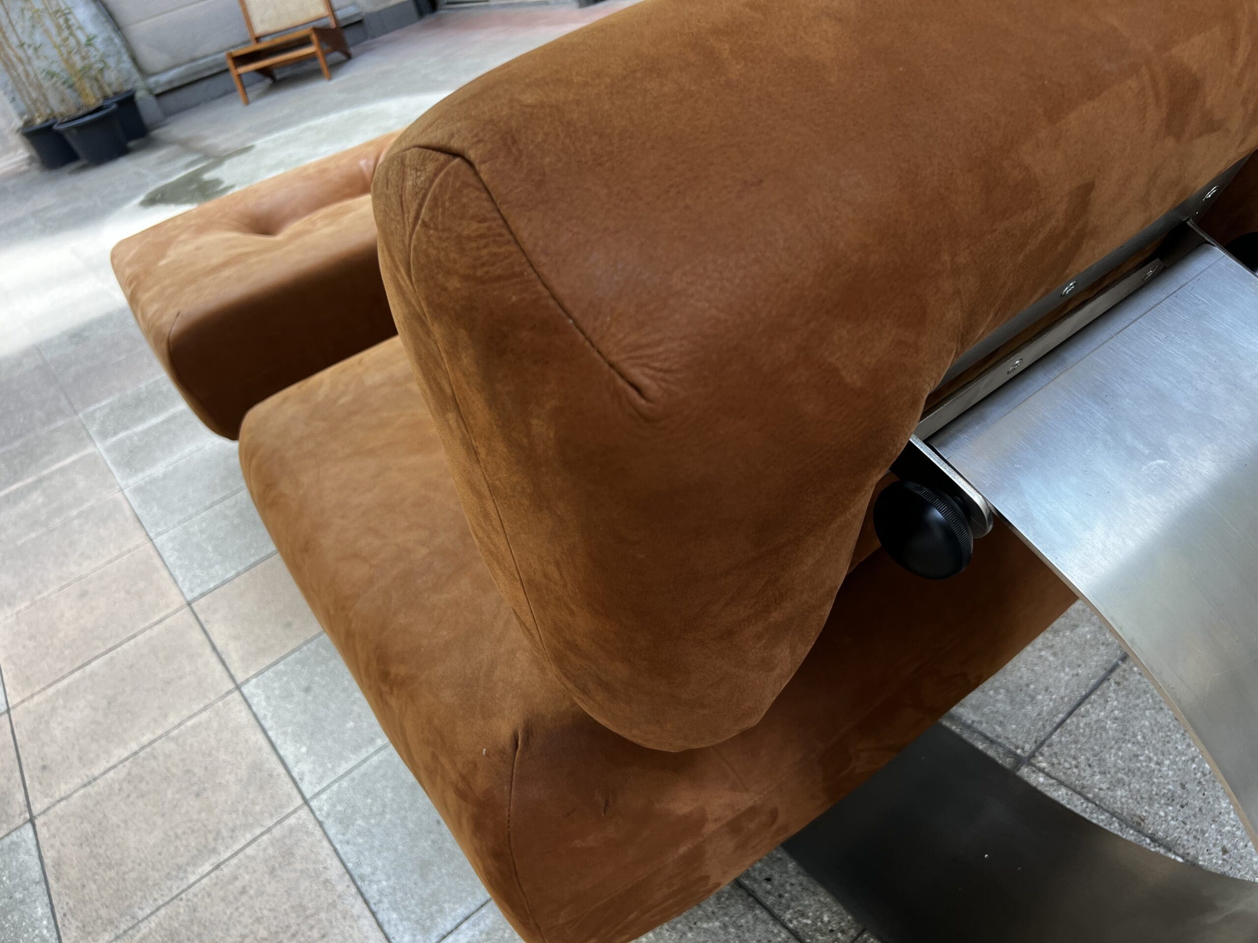 Fauteuil Alta d’Oscar Niemeyer : Ensemble Iconique avec Ottoman (1974)