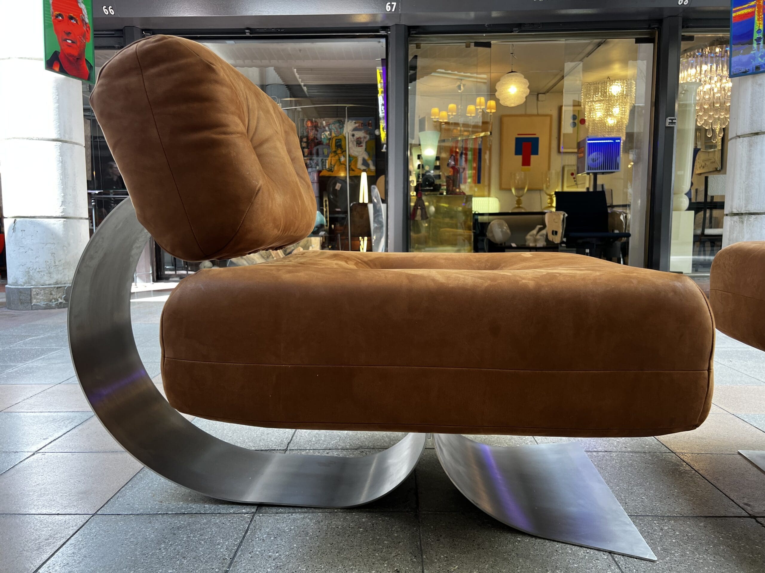 Fauteuil Alta d’Oscar Niemeyer : Ensemble Iconique avec Ottoman (1974)