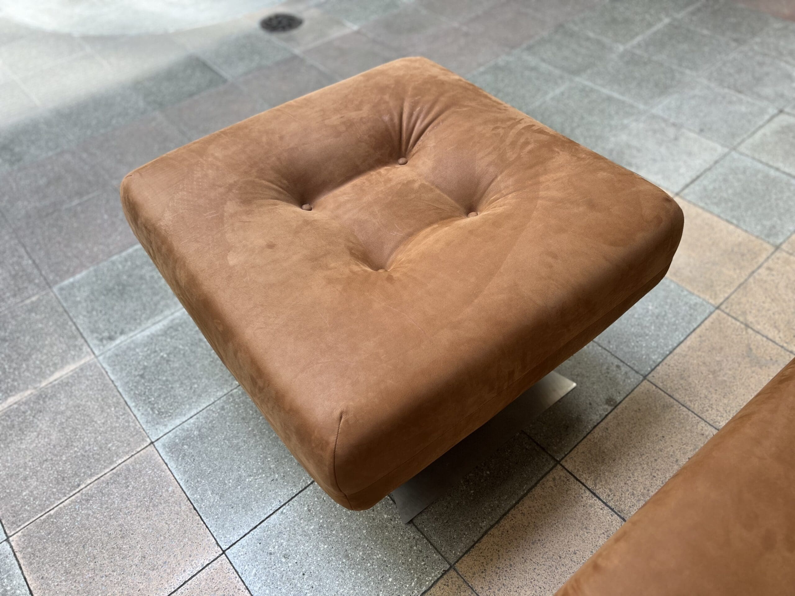 Fauteuil Alta d’Oscar Niemeyer : Ensemble Iconique avec Ottoman (1974)