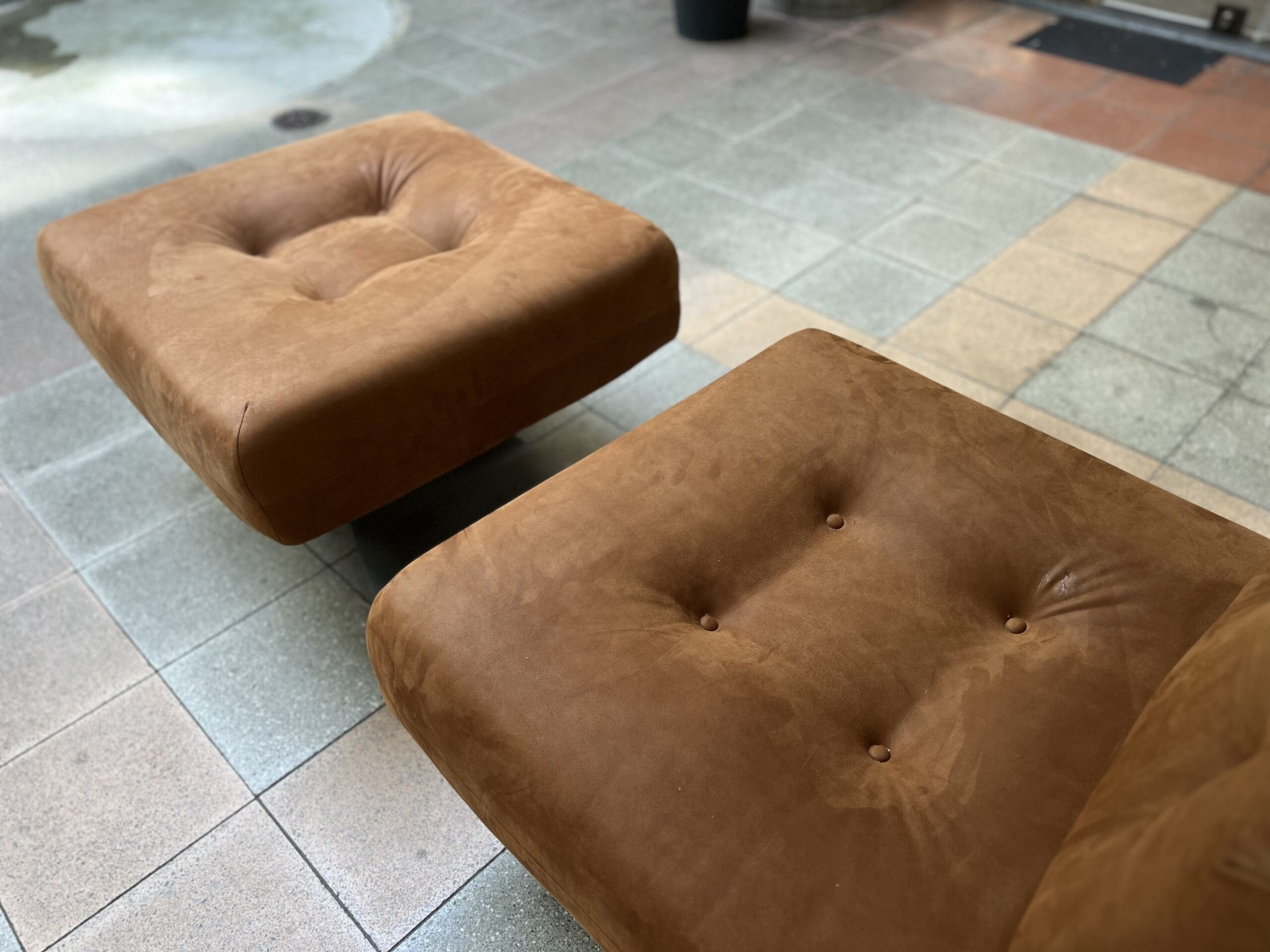 Fauteuil Alta d’Oscar Niemeyer : Ensemble Iconique avec Ottoman (1974)