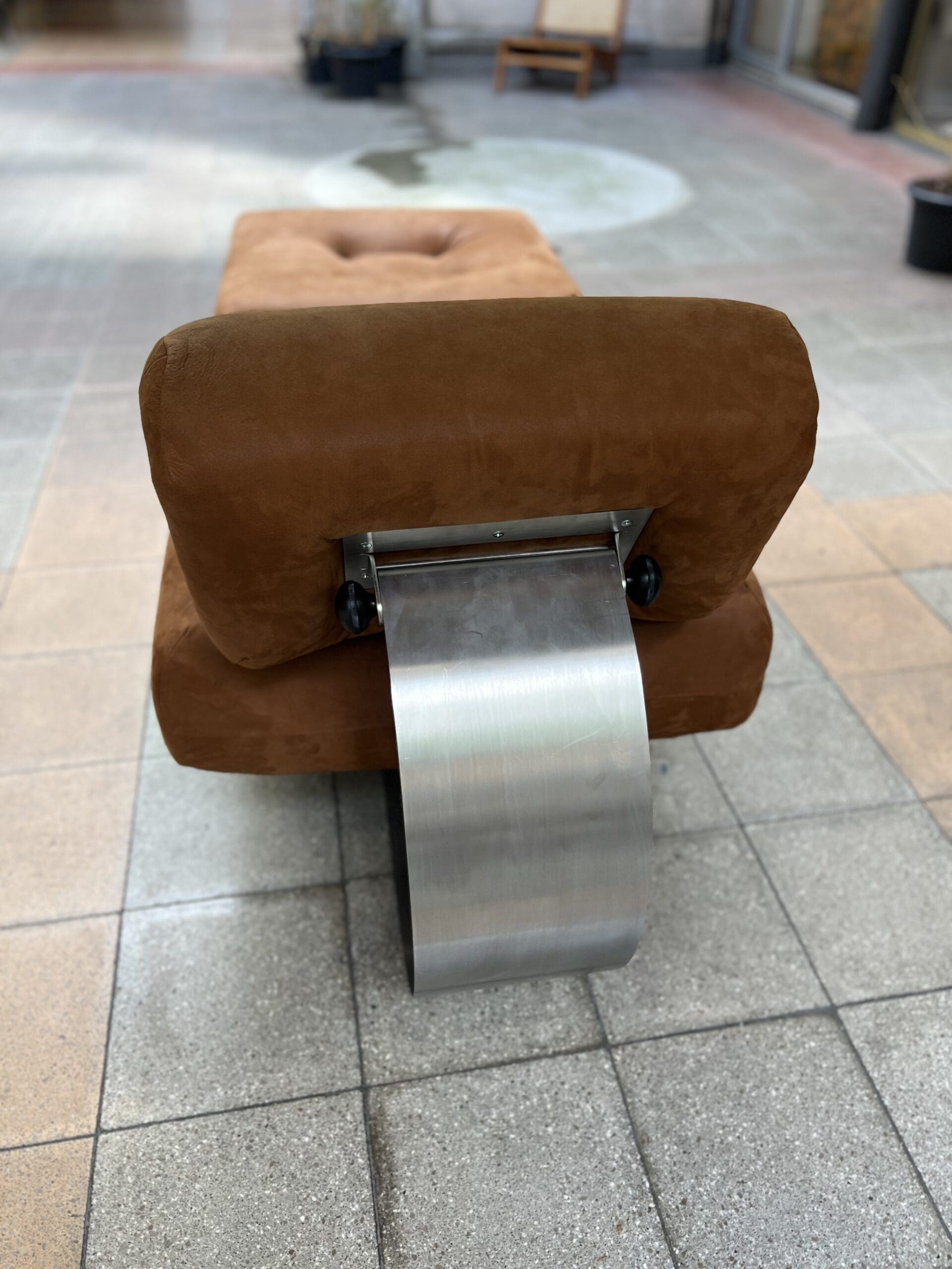 Fauteuil Alta d’Oscar Niemeyer : Ensemble Iconique avec Ottoman (1974)