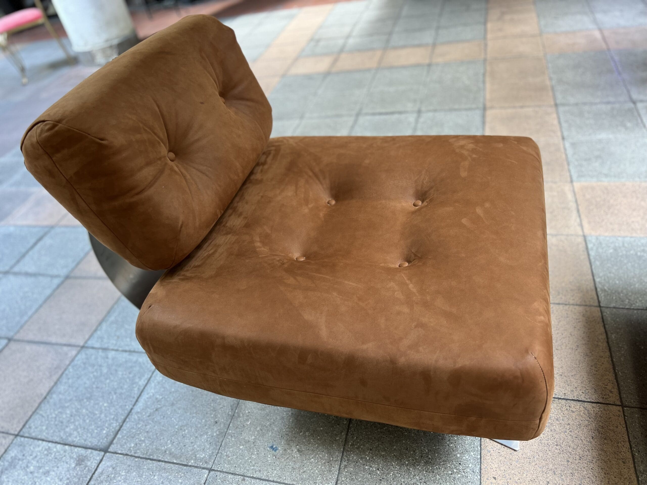 Fauteuil Alta d’Oscar Niemeyer : Ensemble Iconique avec Ottoman (1974)